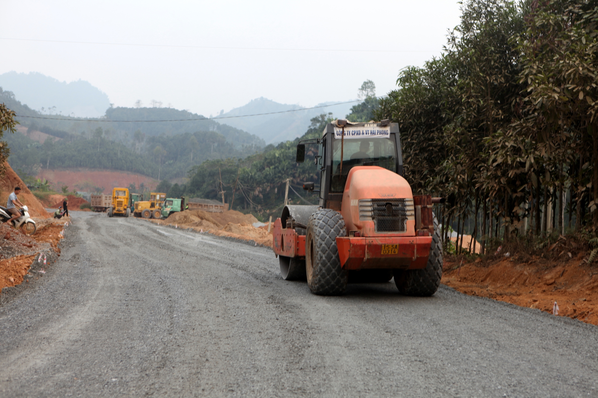 Tết trên công trường dự án kết nối giao thông miền núi phía Bắc- Ảnh 8. Tết trên công trường dự án kết nối giao thông miền núi phía Bắc- Ảnh 8.