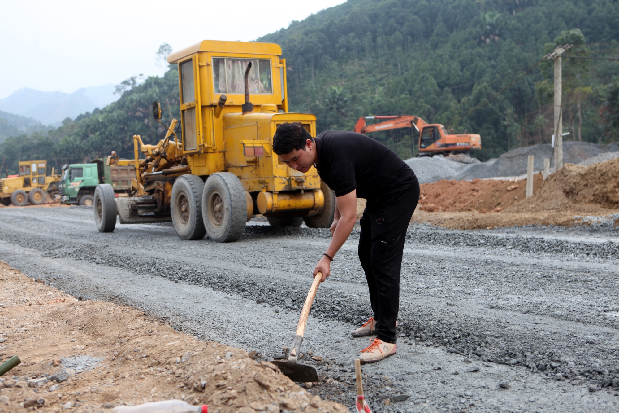 Tết trên công trường dự án kết nối giao thông miền núi phía Bắc- Ảnh 7. Tết trên công trường dự án kết nối giao thông miền núi phía Bắc- Ảnh 7.