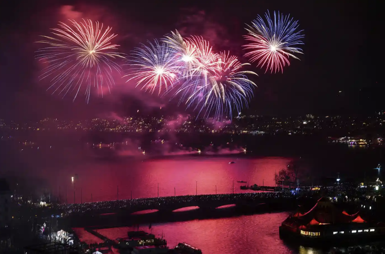 Những màn pháo hoa mãn nhãn trên thế giới mừng năm mới 2024 - Ảnh 10. Những màn pháo hoa mãn nhãn trên thế giới mừng năm mới 2024 - Ảnh 10.