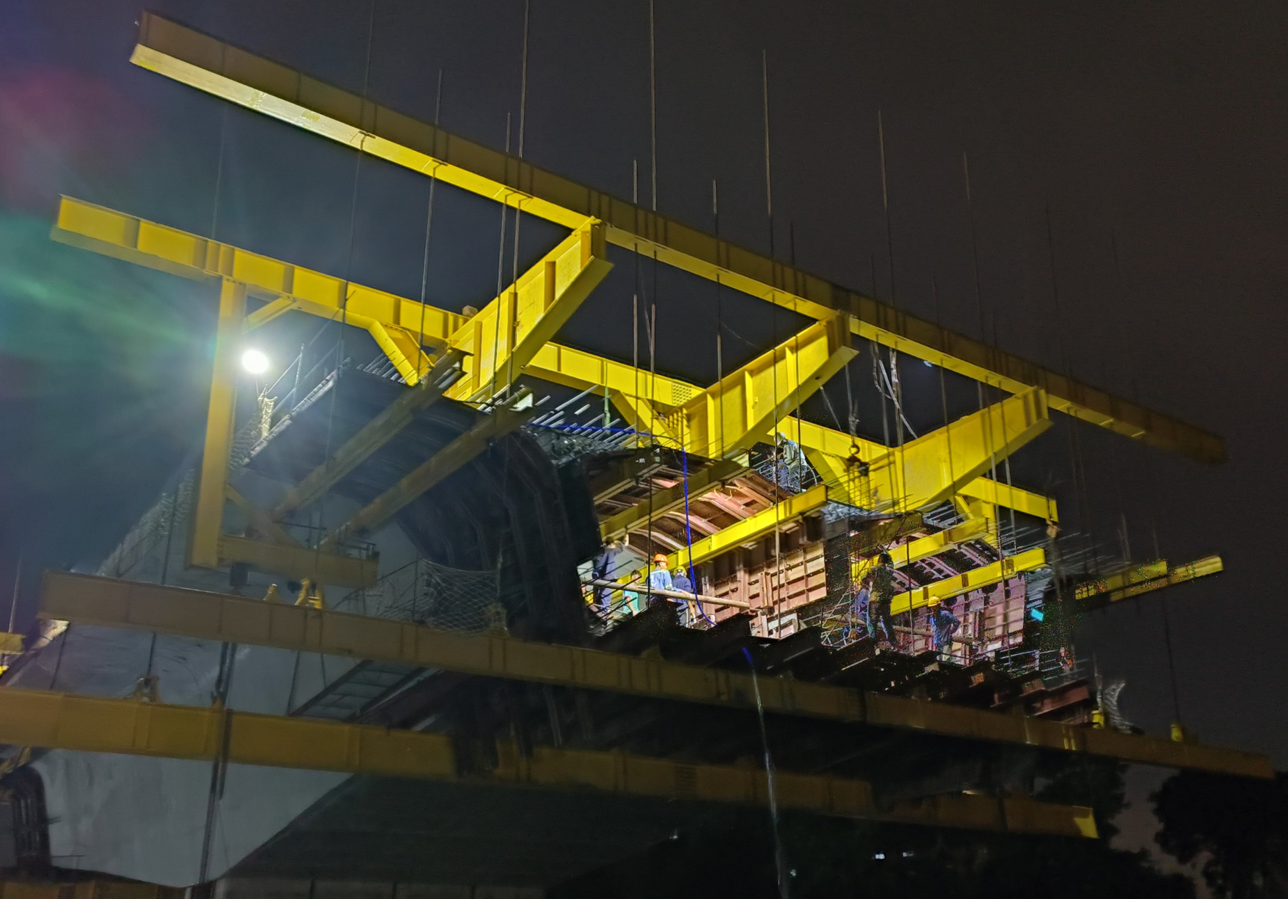 Những c&ocirc;ng trường s&aacute;ng đ&egrave;n nhộn nhịp thi c&ocirc;ng xuy&ecirc;n đ&ecirc;m Giao thừa ở Đồng Nai- Ảnh 16.