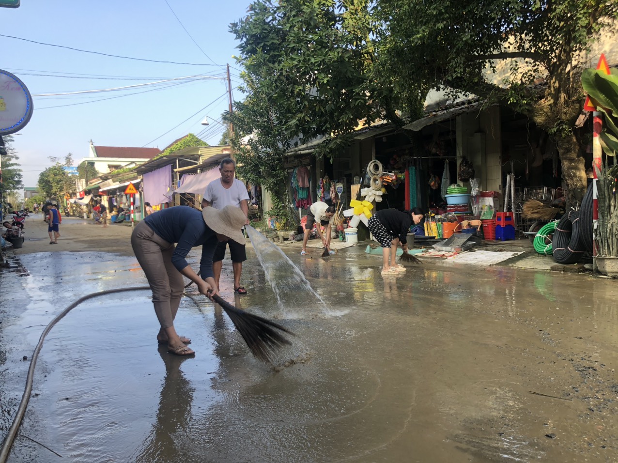 Quảng Ngãi: Cầu 100 tỷ xây xong trước Tết, dân hết cảnh đi đường tạm lầy lội- Ảnh 10. Quảng Ngãi: Cầu 100 tỷ xây xong trước Tết, dân hết cảnh đi đường tạm lầy lội- Ảnh 10.