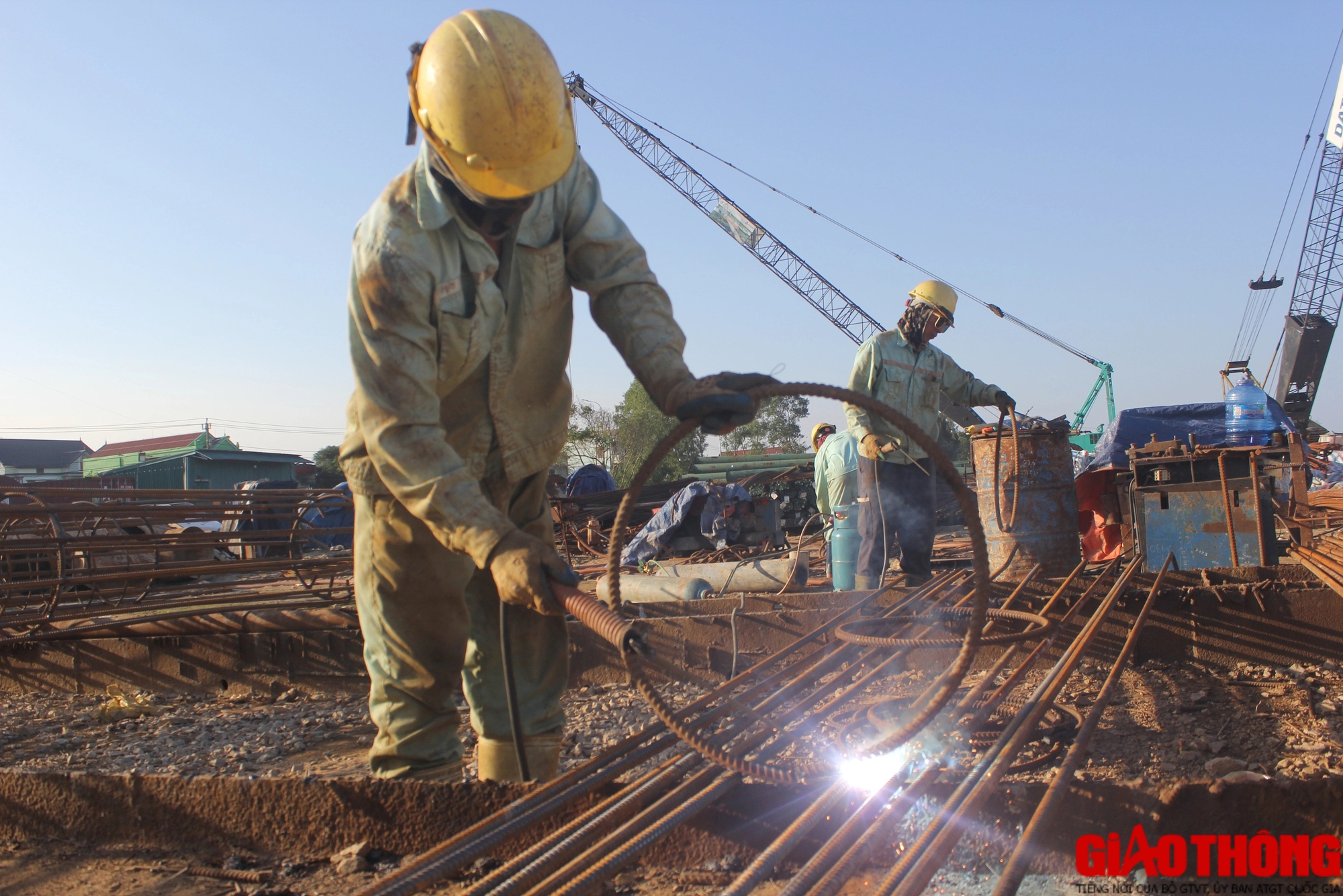 Cầu Nhật Lệ 3 với tổng mức 1.300 tỷ đồng đang được thi công ra sao?- Ảnh 2. Cầu Nhật Lệ 3 với tổng mức 1.300 tỷ đồng đang được thi công ra sao?- Ảnh 2.