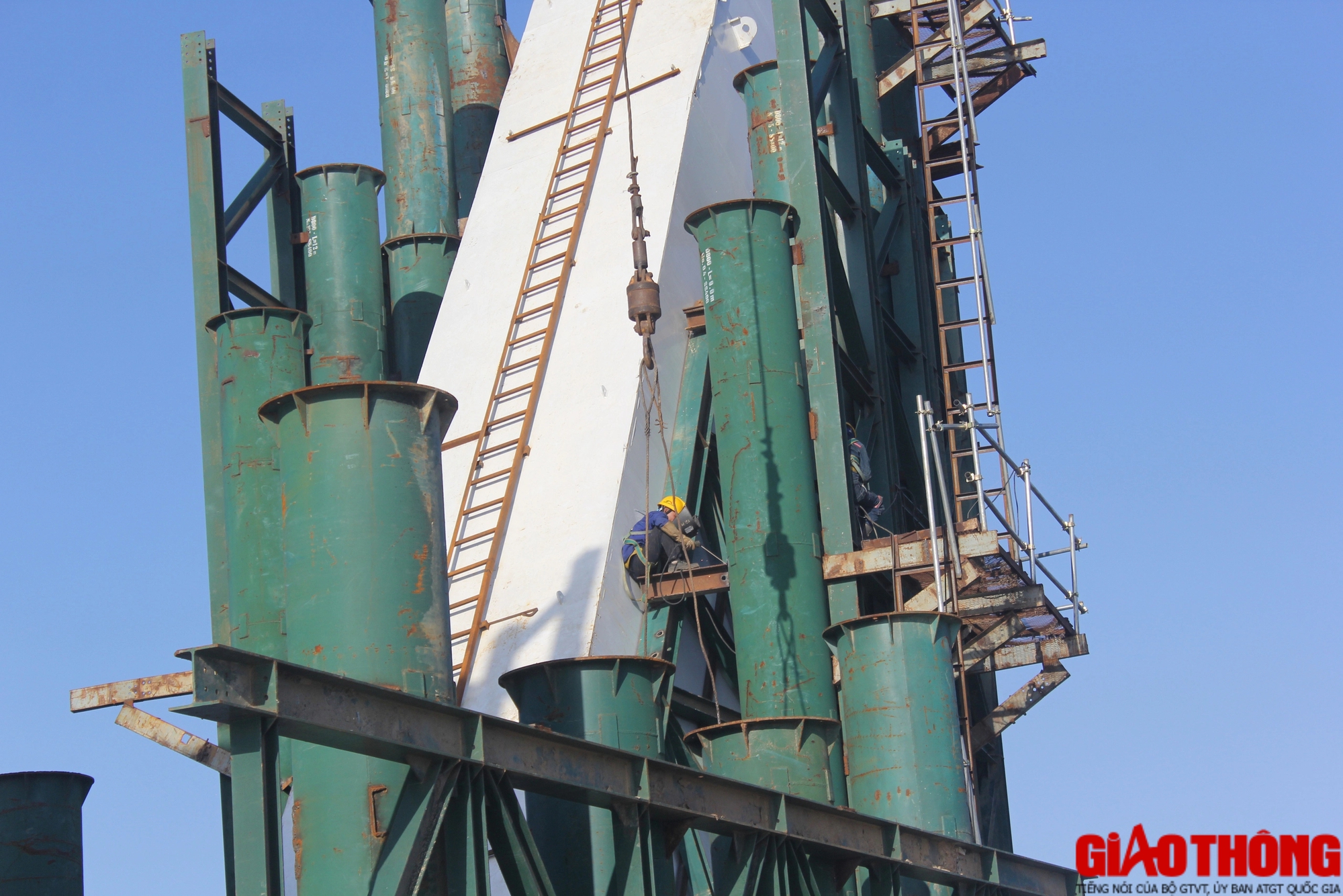 Cầu Nhật Lệ 3 với tổng mức 1.300 tỷ đồng đang được thi công ra sao?- Ảnh 6. Cầu Nhật Lệ 3 với tổng mức 1.300 tỷ đồng đang được thi công ra sao?- Ảnh 6.