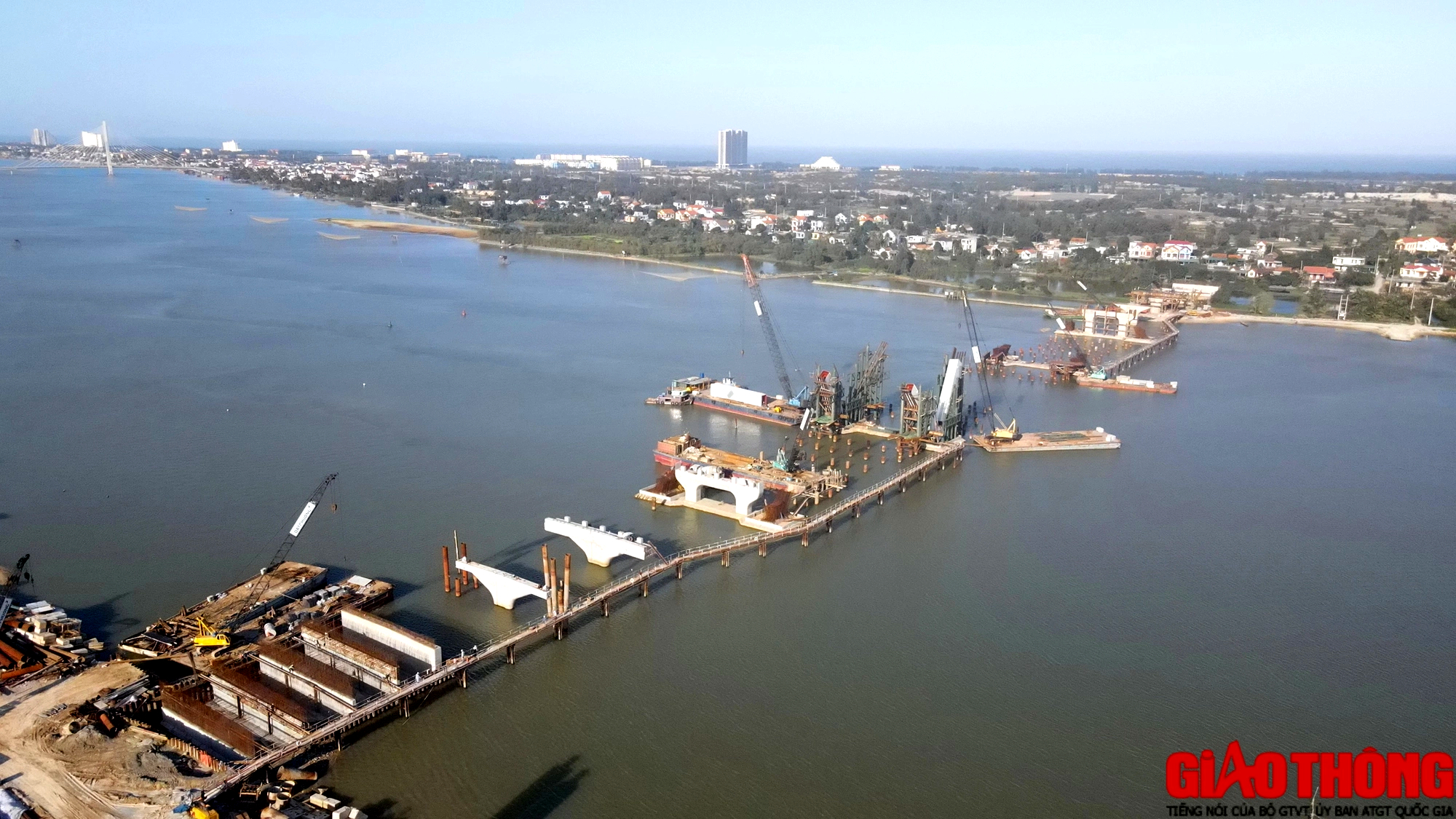 Cầu Nhật Lệ 3 với tổng mức 1.300 tỷ đồng đang được thi công ra sao?- Ảnh 1. Cầu Nhật Lệ 3 với tổng mức 1.300 tỷ đồng đang được thi công ra sao?- Ảnh 1.