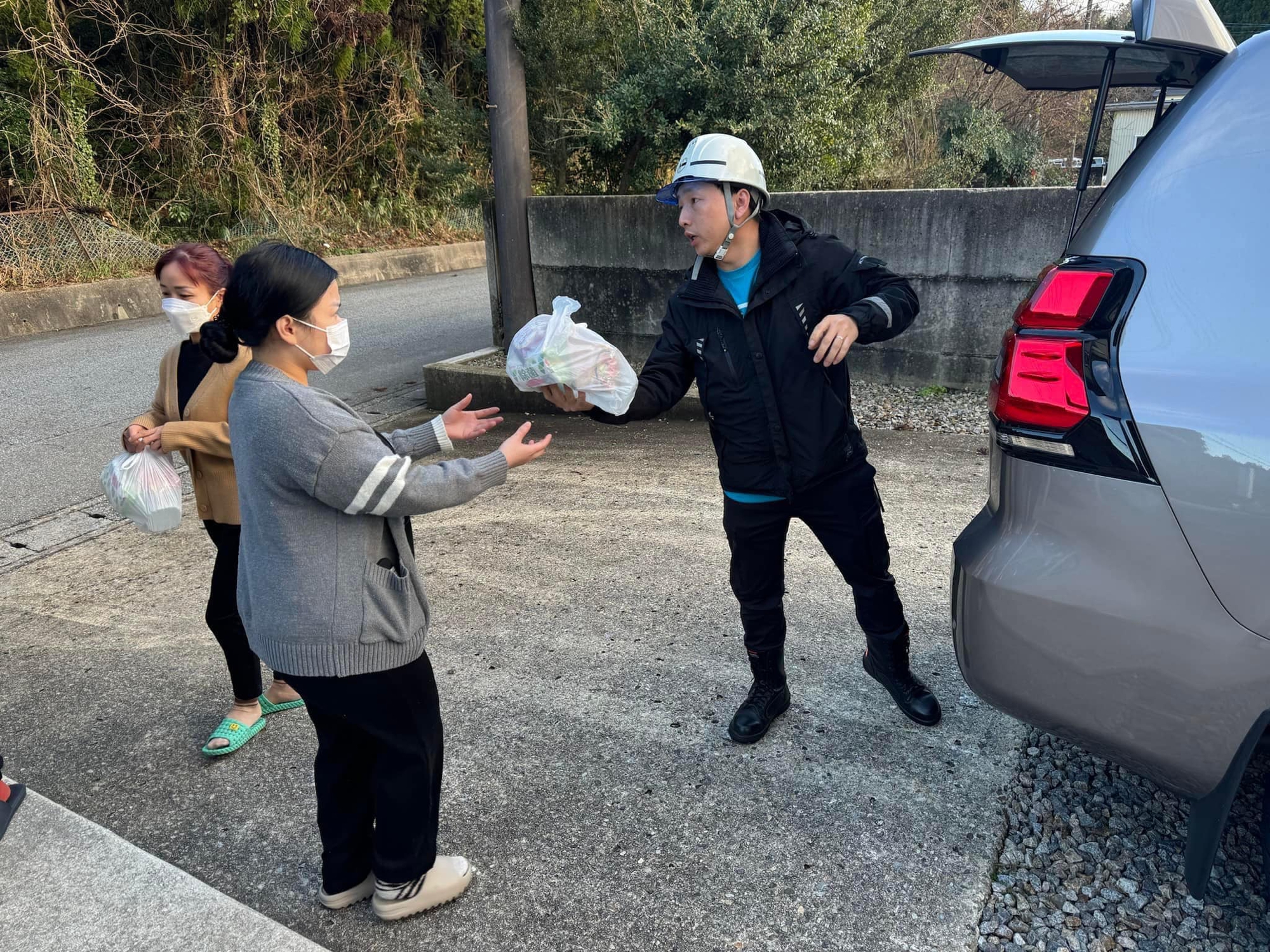 Người Việt vượt dư chấn tiến s&acirc;u v&agrave;o v&ugrave;ng động đất tại Nhật hỗ trợ đồng b&agrave;o gặp kh&oacute;- Ảnh 1.
