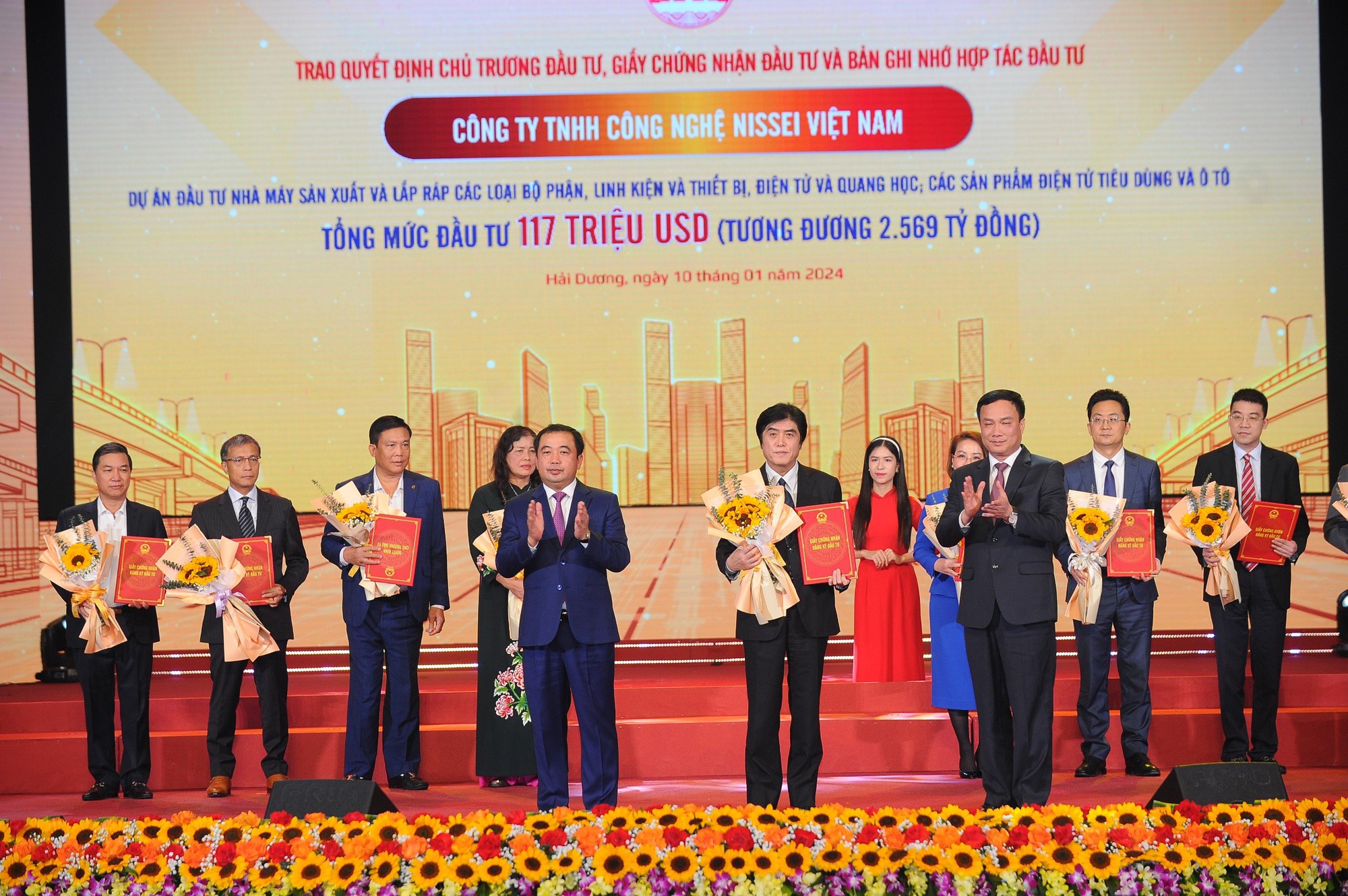 Thủ tướng trao quyết định quy hoạch tỉnh Hải Dương tầm nh&igrave;n 2050- Ảnh 3.