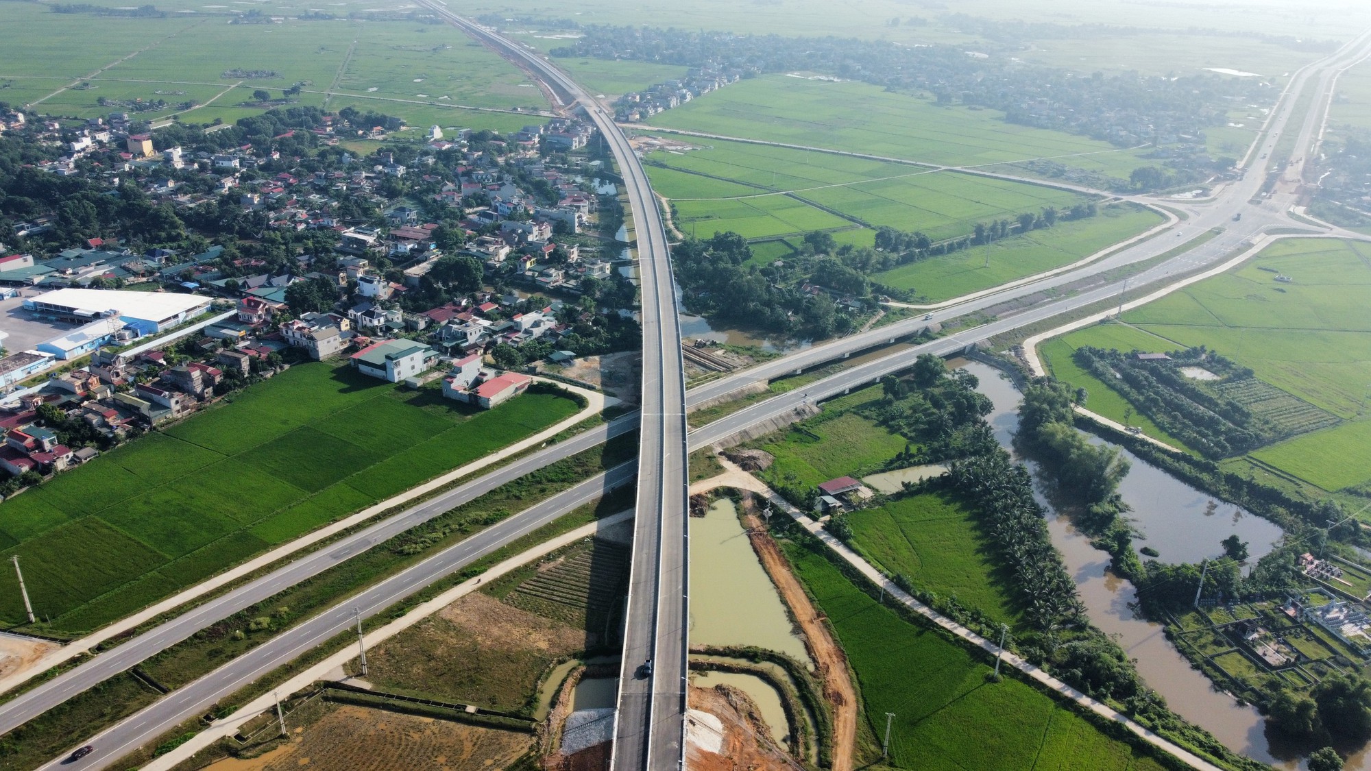 Thanh H&oacute;a ưu ti&ecirc;n vốn x&acirc;y mới nhiều tuyến đường chiến lược- Ảnh 1.
