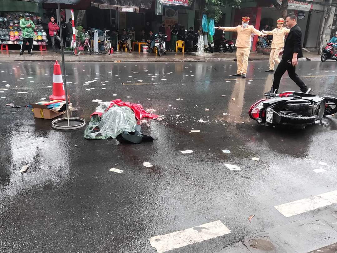 Hải Ph&ograve;ng: Va chạm với xe tải, một phụ nữ tử vong- Ảnh 1.