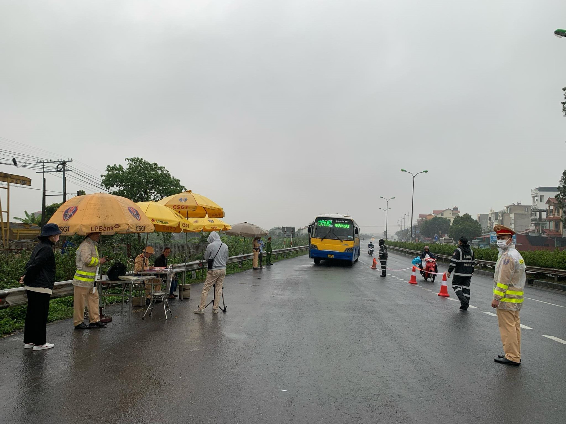 C&ocirc;ng an H&agrave; Nội triển khai 2 tổ c&ocirc;ng t&aacute;c đặc biệt ở quốc lộ, v&agrave;nh đai 3- Ảnh 1.