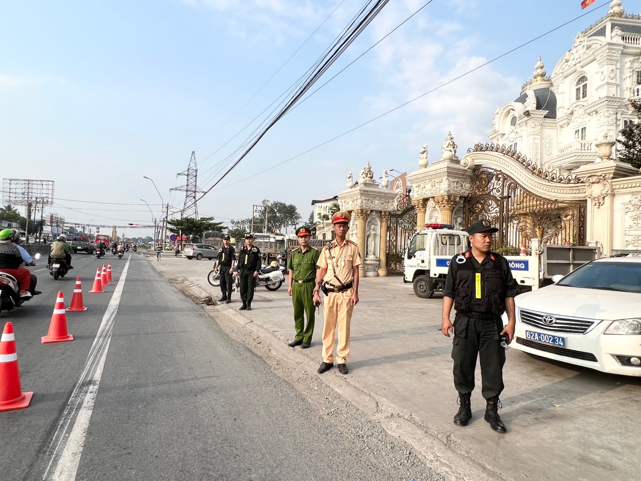 Ng&agrave;y đầu ra qu&acirc;n, CSGT xử phạt gần 2.400 t&agrave;i xế d&iacute;nh nồng độ cồn - Ảnh 1.