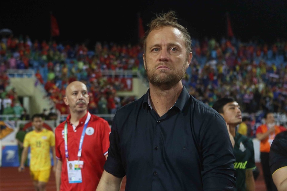 Cựu HLV Th&aacute;i Lan tiết lộ bất ngờ vụ bị nh&agrave; v&ocirc; địch V-League lật k&egrave;o- Ảnh 1.