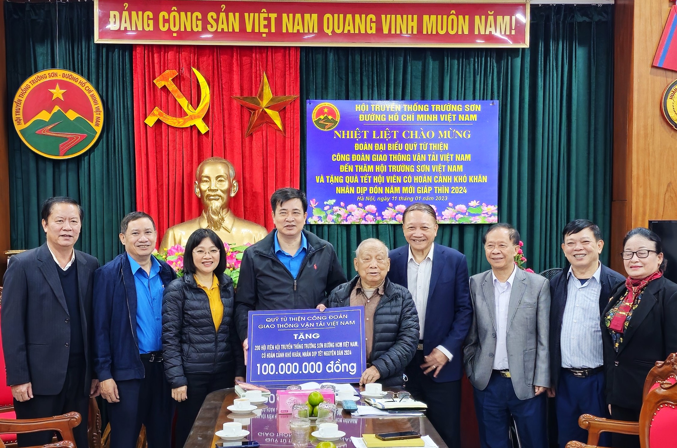 Quỹ Từ thiện GTVT tặng quà cựu chiến binh, thanh niên xung phong dịp Tết- Ảnh 1. Quỹ Từ thiện GTVT tặng quà cựu chiến binh, thanh niên xung phong dịp Tết- Ảnh 1.