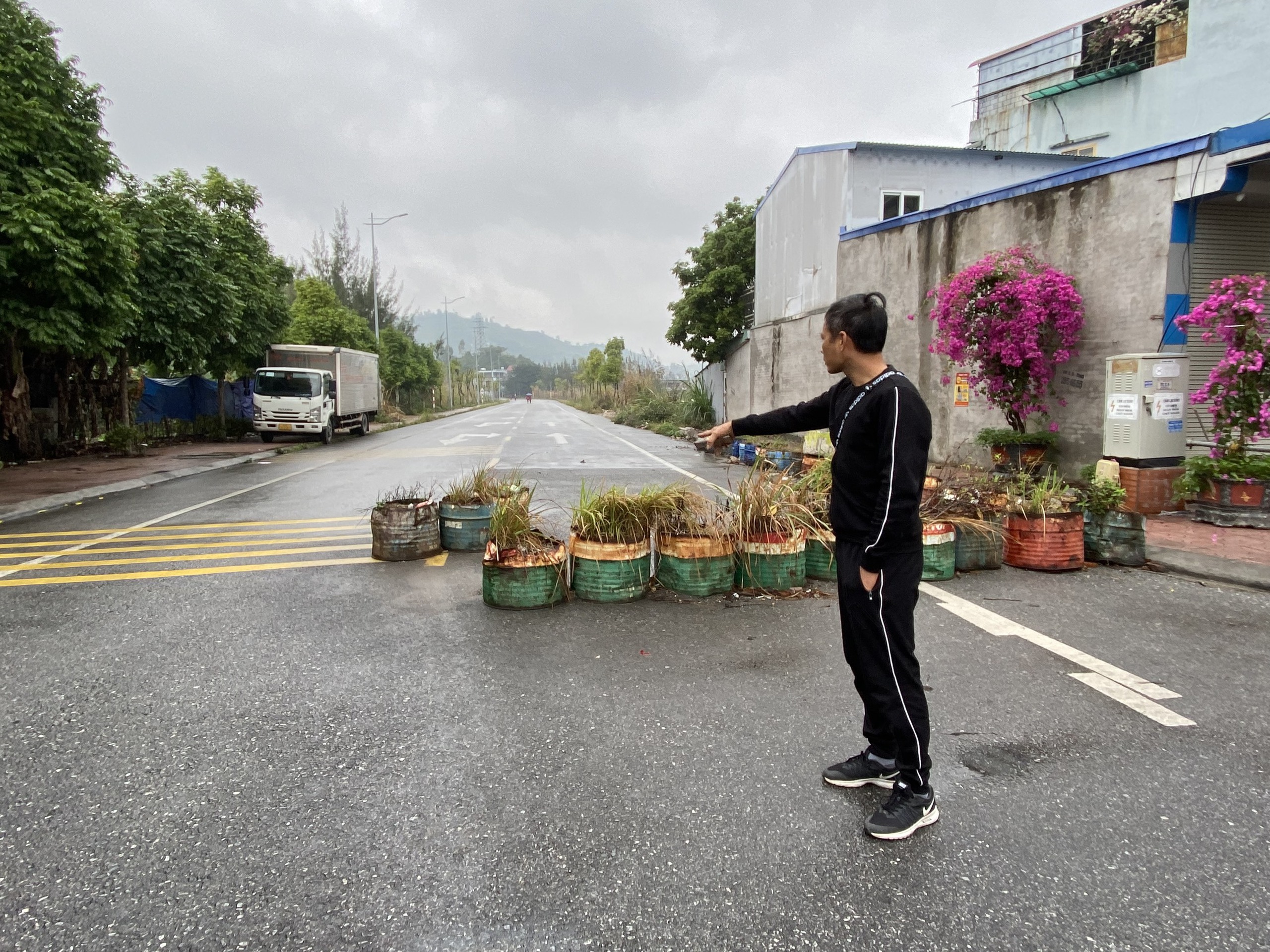 Quảng Ninh: Đường đ&atilde; xong hơn 2 năm, sao vẫn chưa thể lưu th&ocirc;ng?- Ảnh 2.