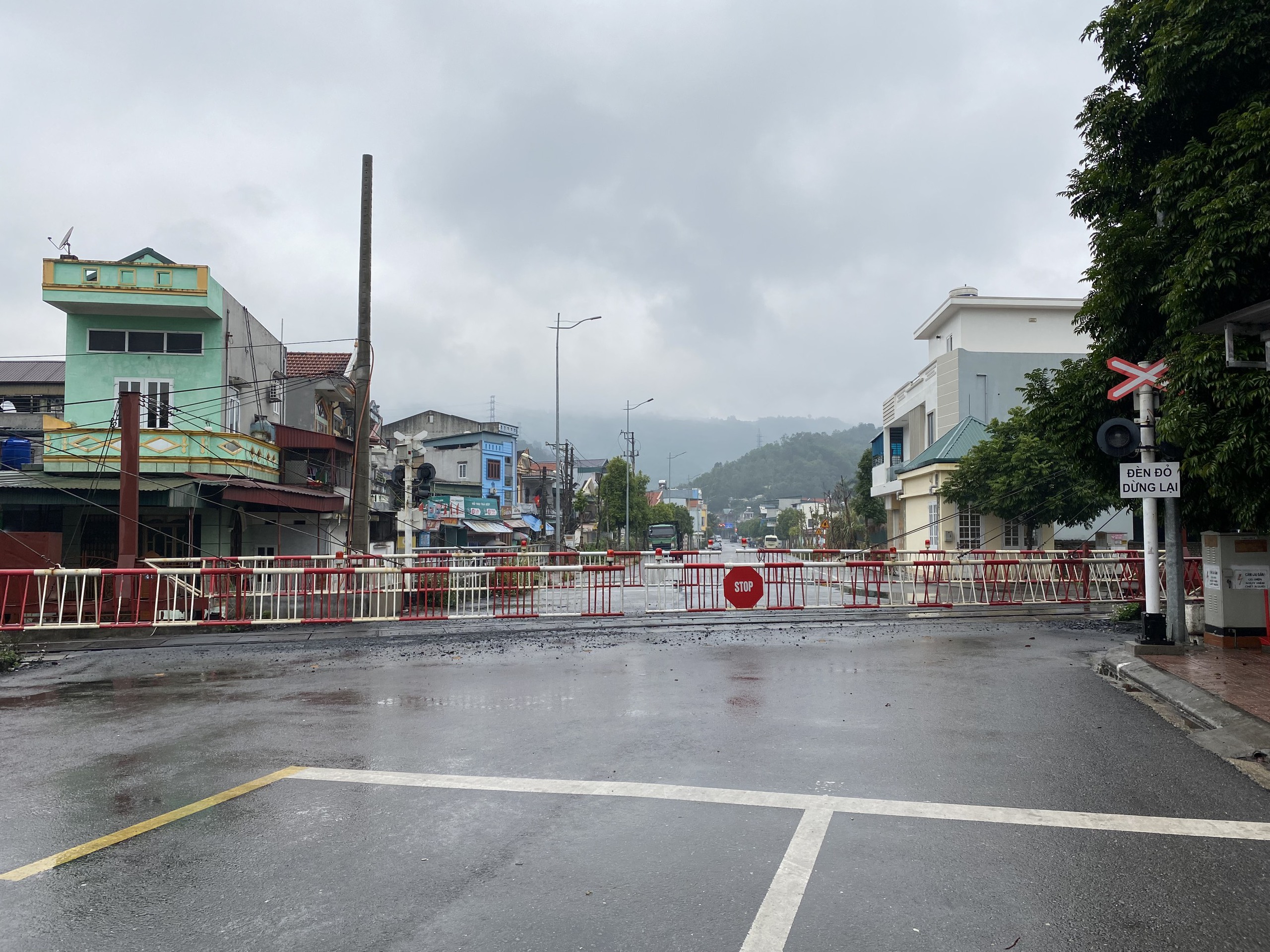 Quảng Ninh: Đường đ&atilde; xong hơn 2 năm, sao vẫn chưa thể lưu th&ocirc;ng?- Ảnh 5.