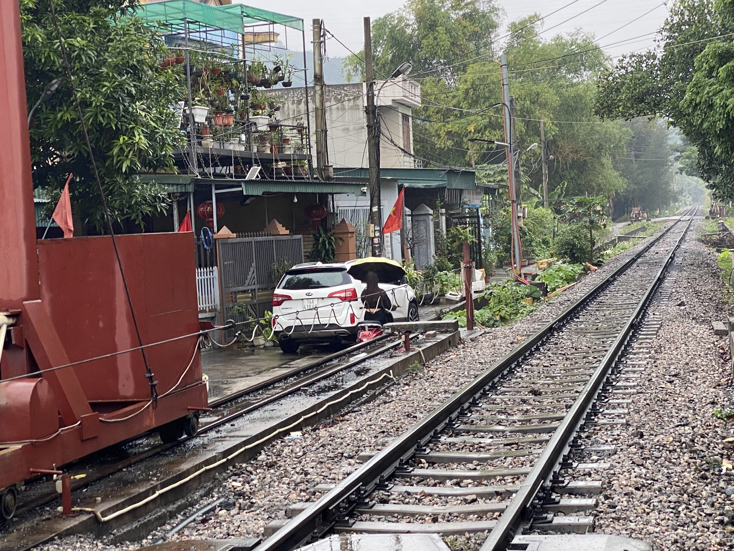 Quảng Ninh: Đường đ&atilde; xong hơn 2 năm, sao vẫn chưa thể lưu th&ocirc;ng?- Ảnh 6.