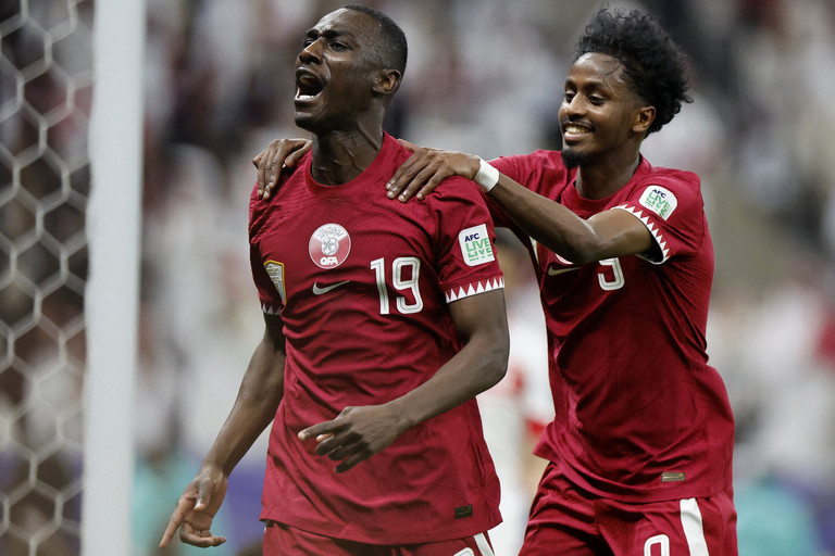 Asian Cup: Qatar thắng "hủy diệt" Lebanon trong ng&agrave;y khai mạc - Ảnh 1.