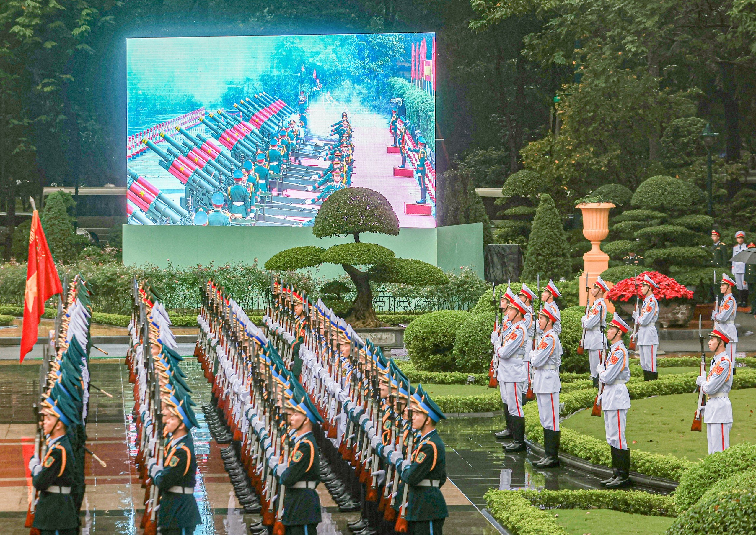 Chủ tịch nước chủ tr&igrave; lễ đ&oacute;n cấp cao nhất Tổng thống Indonesia- Ảnh 4.