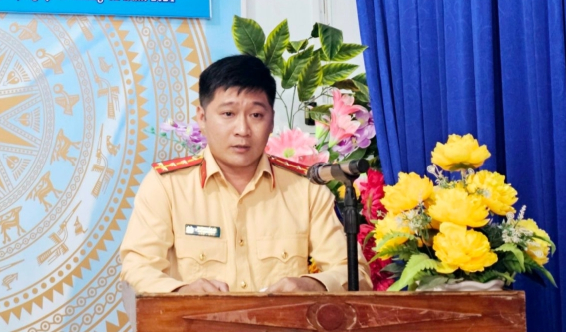 CSGT Bạc Li&ecirc;u mang Xu&acirc;n đến những gia đ&igrave;nh kh&oacute; khăn- Ảnh 1.