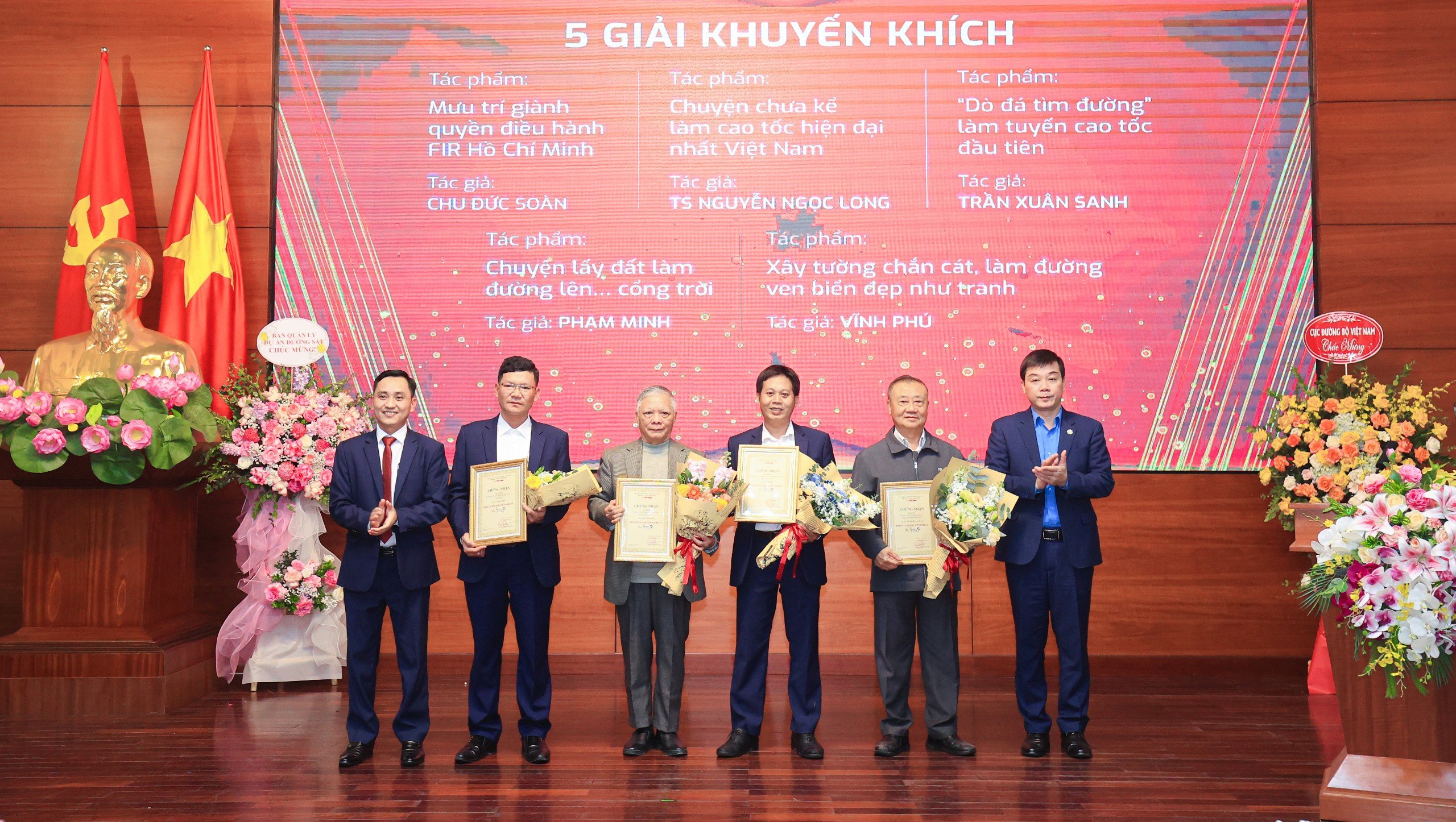 B&aacute;o Giao th&ocirc;ng trao giải cuộc thi viết "K&yacute; ức về những con đường"- Ảnh 4.