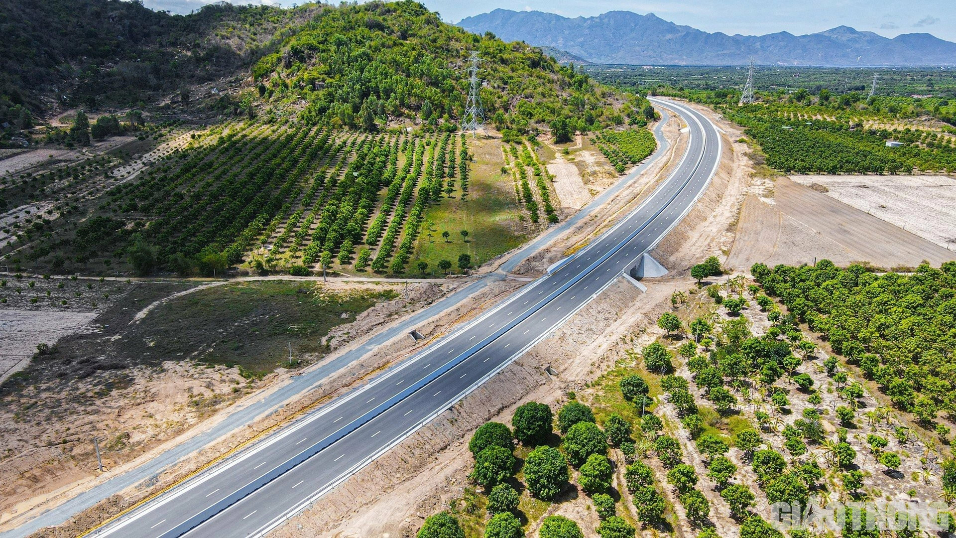 Đề xuất tốc độ thiết kế cao tốc qua c&aacute;c đoạn kh&oacute; khăn kh&ocirc;ng thấp hơn 60km/h- Ảnh 1.
