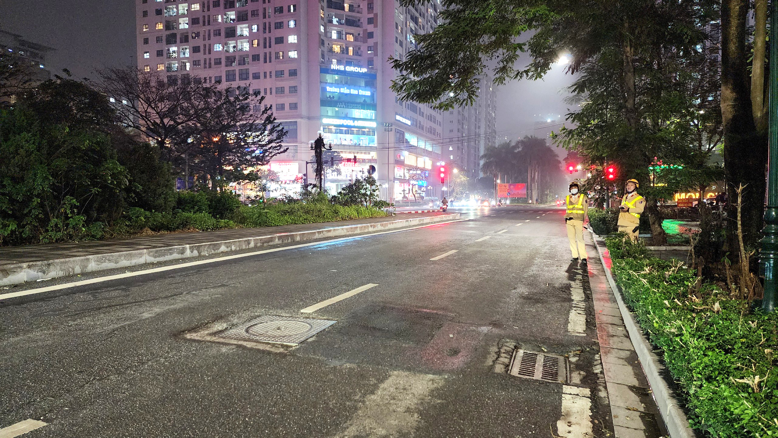 Vứt xe bỏ chạy vẫn không thoát, tài xế bị phạt kịch khung lỗi nồng độ cồn- Ảnh 1. Vứt xe bỏ chạy vẫn không thoát, tài xế bị phạt kịch khung lỗi nồng độ cồn- Ảnh 1.