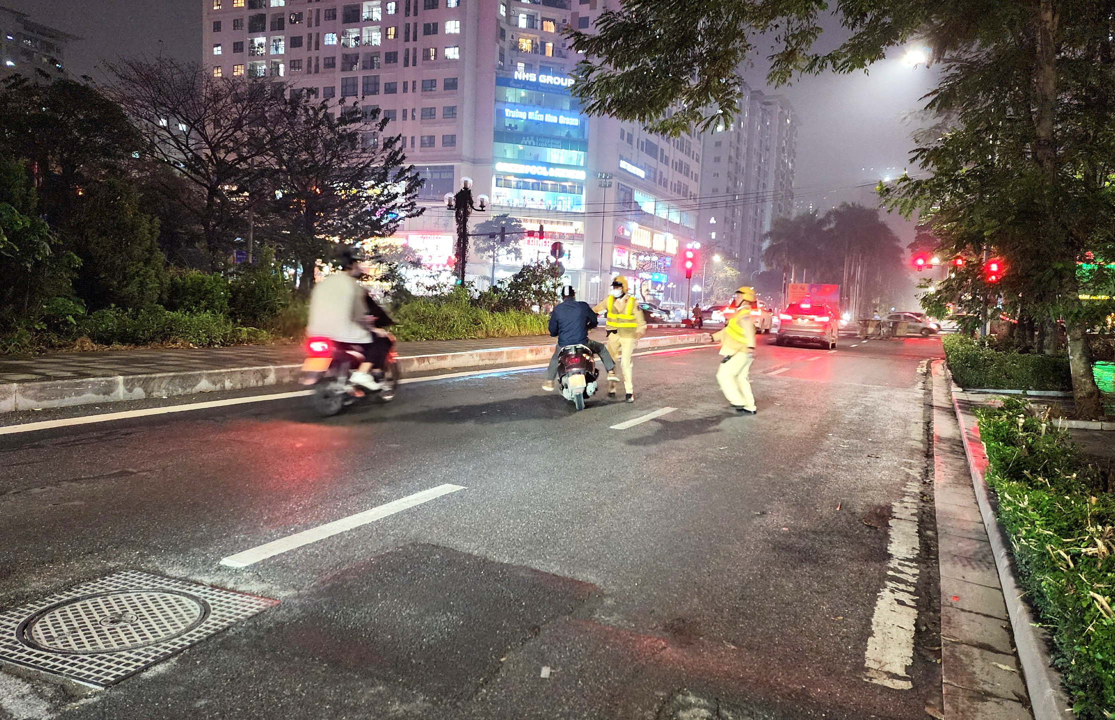 Vứt xe bỏ chạy vẫn không thoát, tài xế bị phạt kịch khung lỗi nồng độ cồn- Ảnh 11. Vứt xe bỏ chạy vẫn không thoát, tài xế bị phạt kịch khung lỗi nồng độ cồn- Ảnh 11.