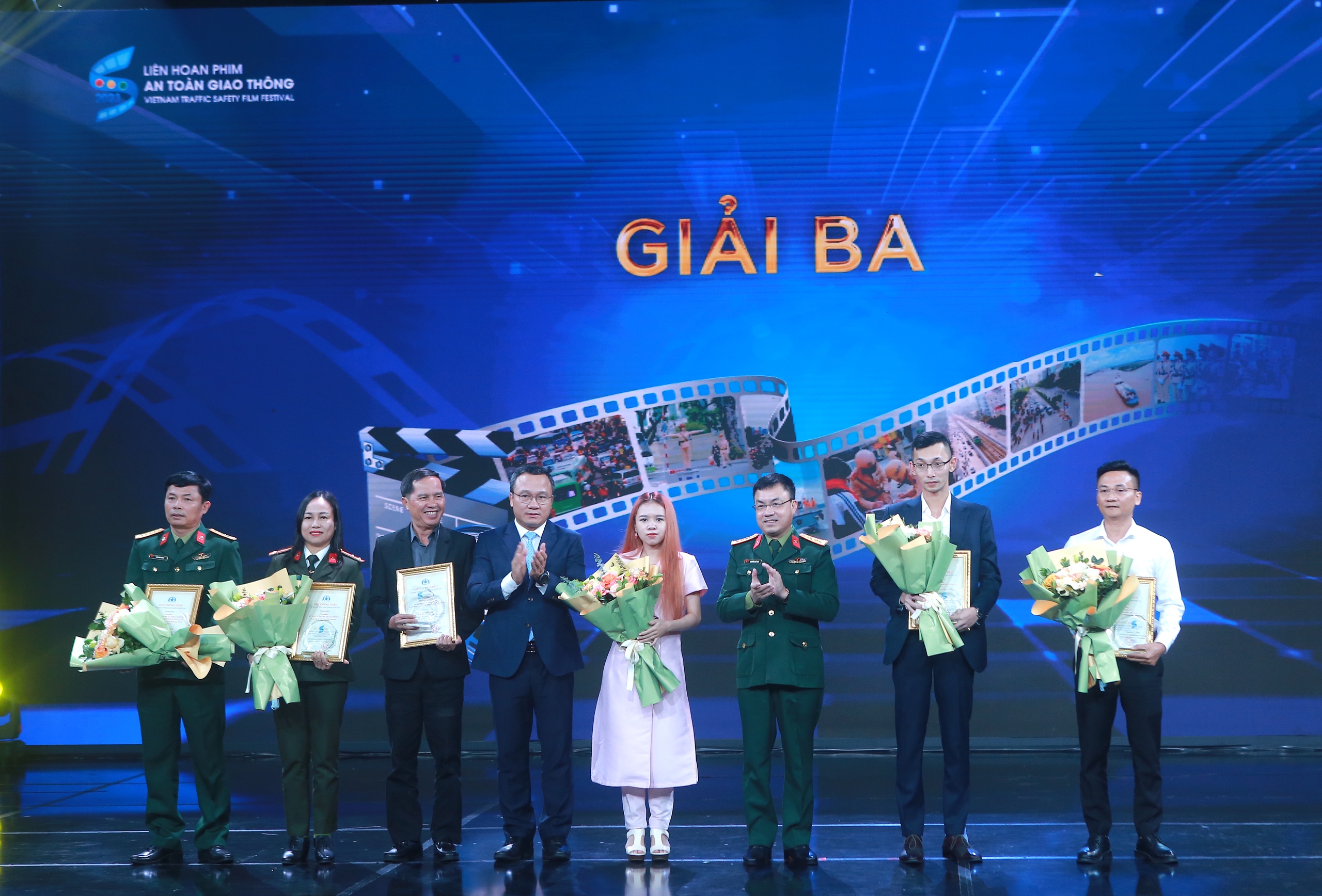 Trao giải Li&ecirc;n hoan phim to&agrave;n quốc về An to&agrave;n giao th&ocirc;ng năm 2023- Ảnh 5.
