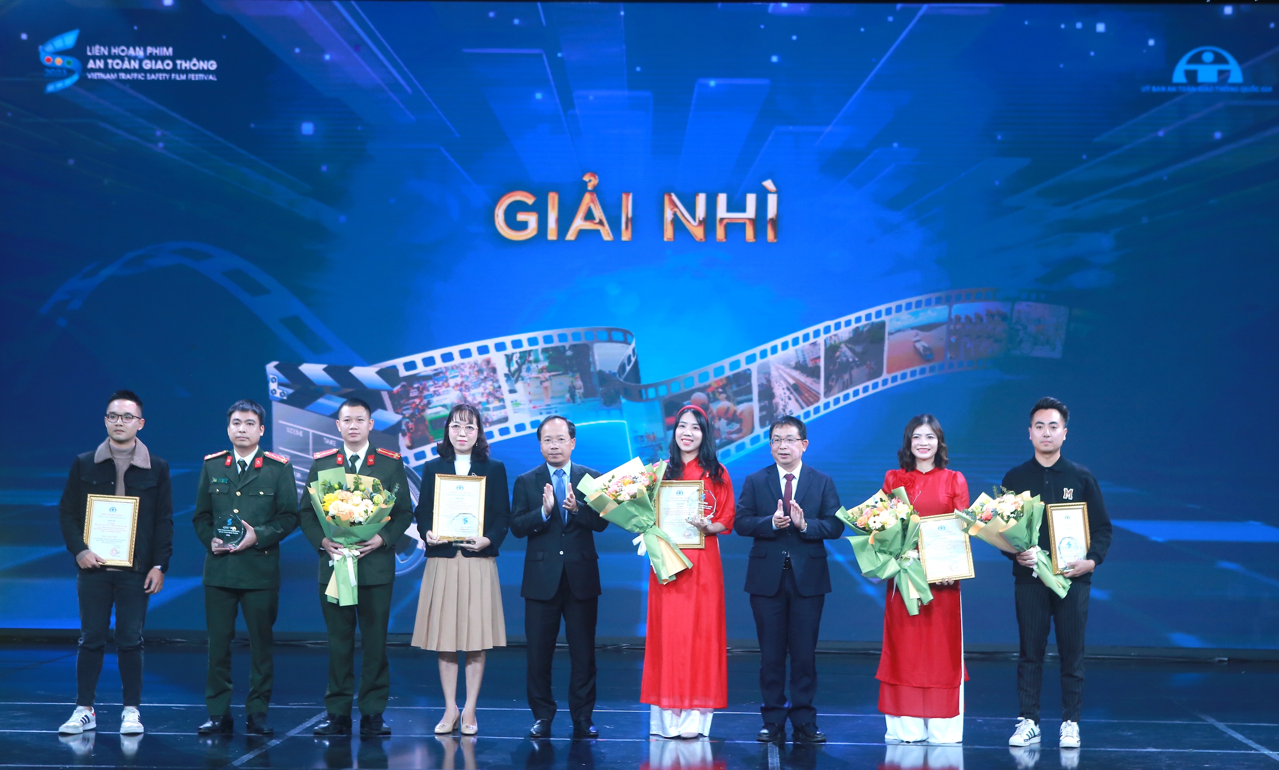 Trao giải Li&ecirc;n hoan phim to&agrave;n quốc về An to&agrave;n giao th&ocirc;ng năm 2023- Ảnh 4.