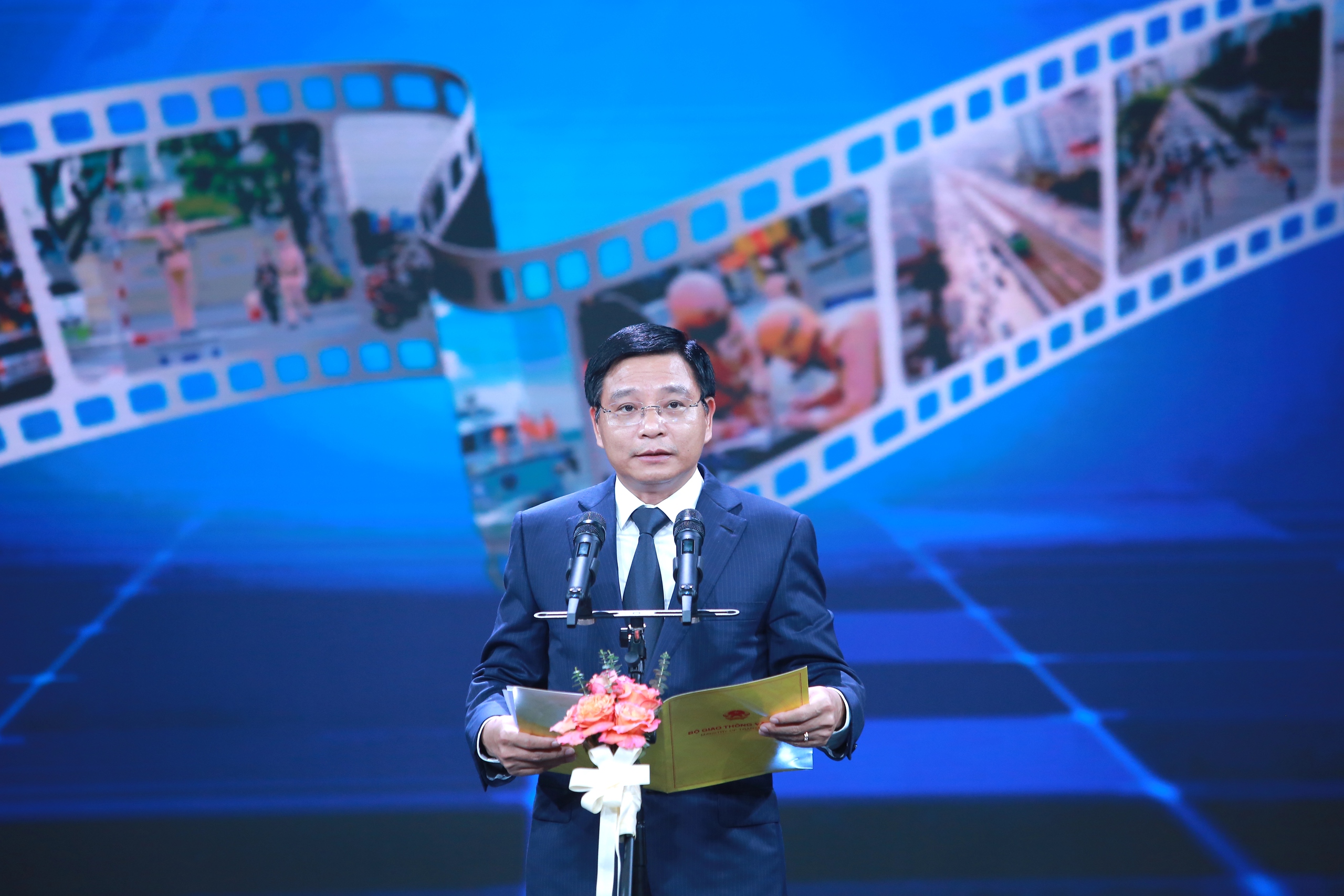 Trao giải Li&ecirc;n hoan phim to&agrave;n quốc về An to&agrave;n giao th&ocirc;ng năm 2023- Ảnh 2.