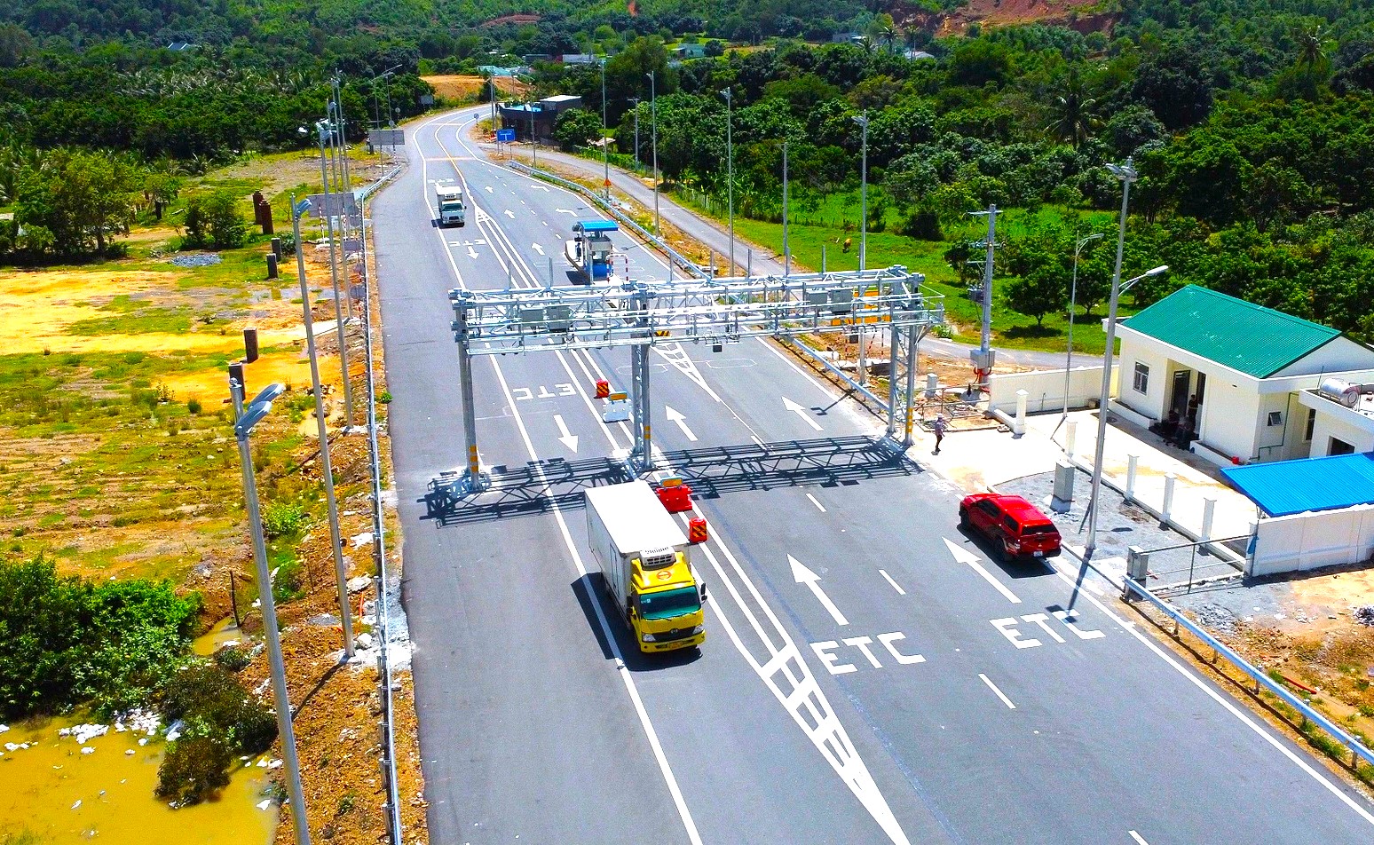 Chốt m&ocirc; h&igrave;nh thu ph&iacute; bỏ barie đầu v&agrave;o hai tuyến cao tốc- Ảnh 1.