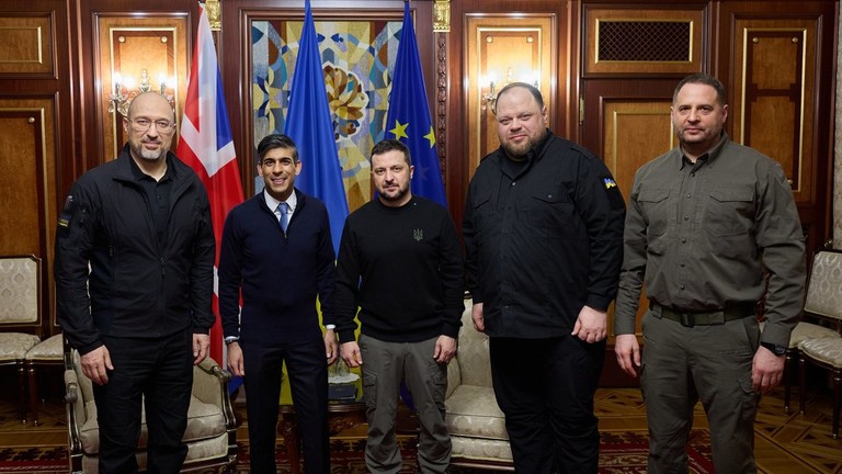 Ukraine tuy&ecirc;n bố sẽ bảo vệ Anh trong v&ograve;ng 24 giờ nếu bị Nga tấn c&ocirc;ng- Ảnh 1.