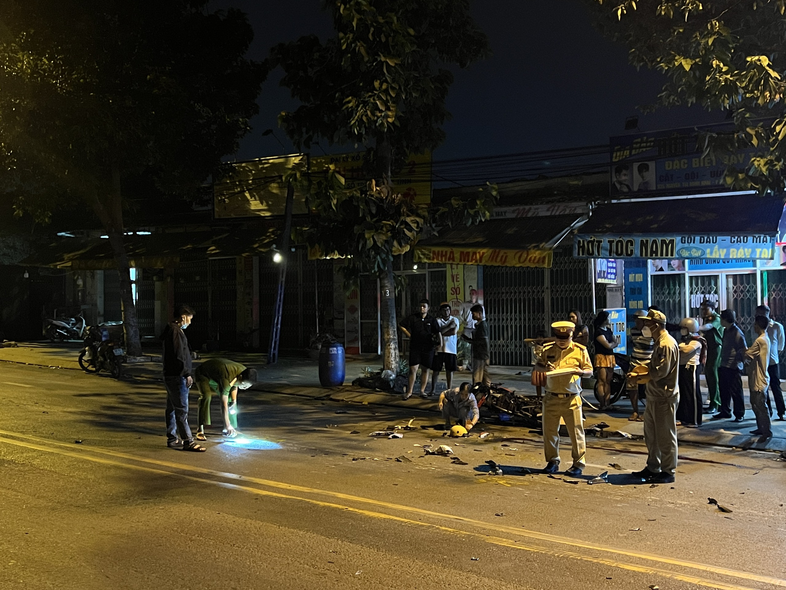 Hai xe m&aacute;y đối đầu trong đ&ecirc;m, một người tử vong- Ảnh 1.