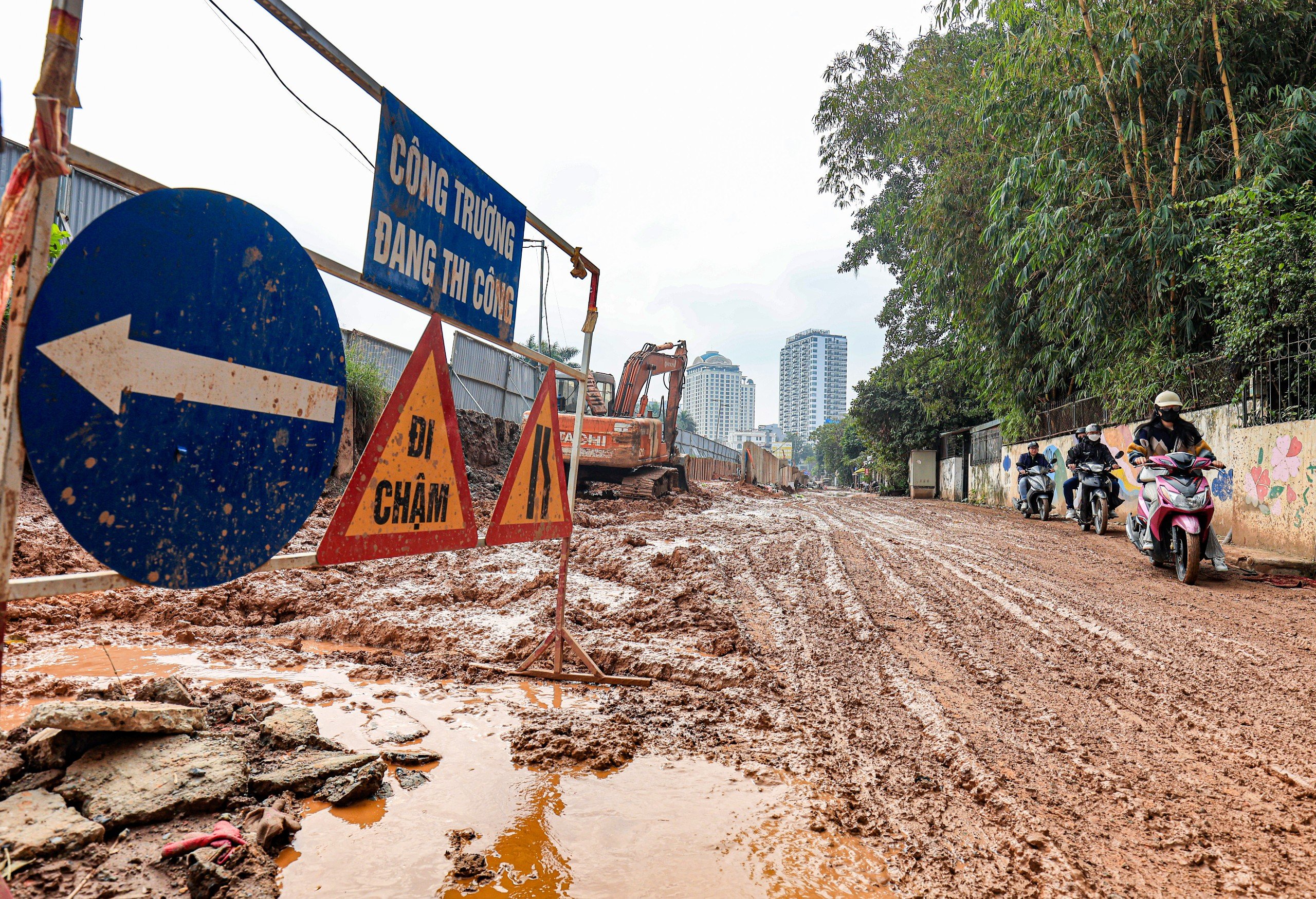Ngổn ngang b&ugrave;n đất, người d&acirc;n bất an khi đi qua đường &Acirc;u Cơ - Nghi T&agrave;m - Ảnh 4.