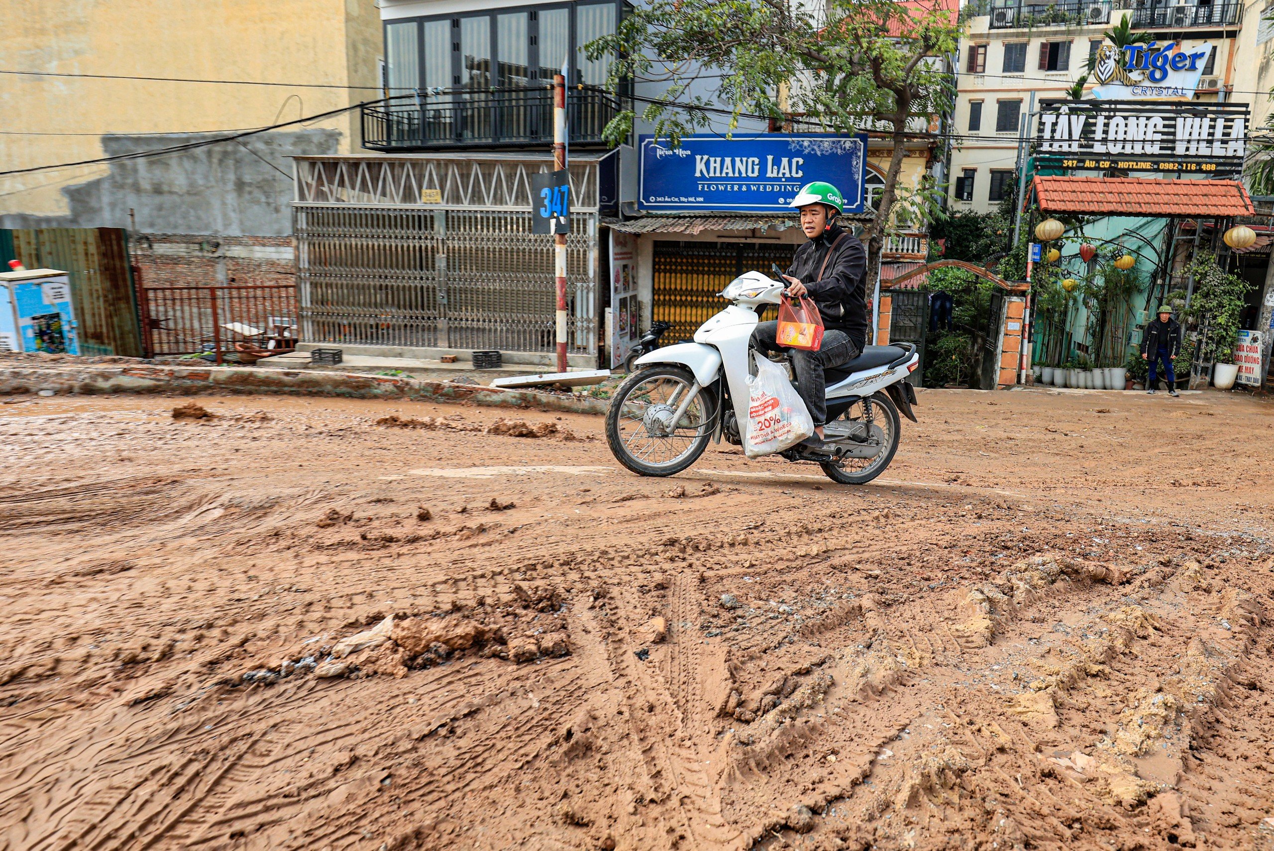 Ngổn ngang b&ugrave;n đất, người d&acirc;n bất an khi đi qua đường &Acirc;u Cơ - Nghi T&agrave;m - Ảnh 8.