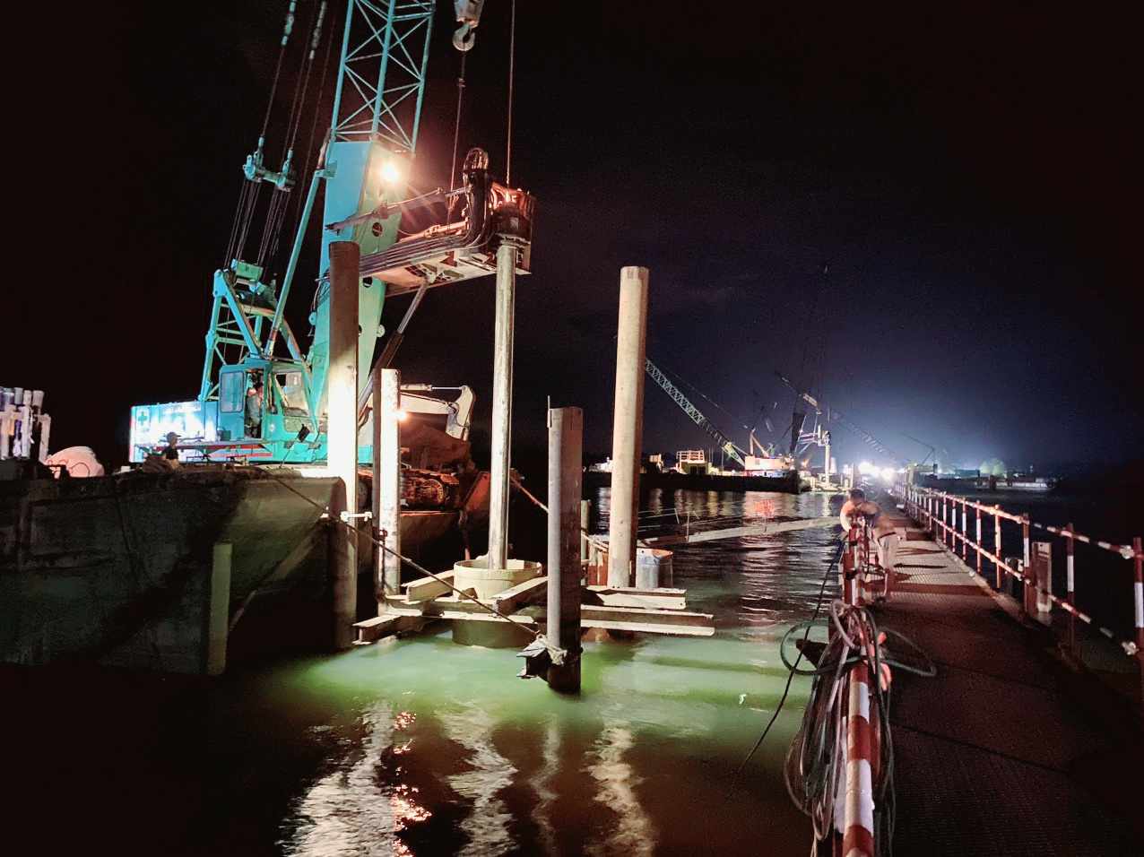 C&ocirc;ng nh&acirc;n chia 3 ca, 4 k&iacute;p tất bật thi c&ocirc;ng cầu Đại Ng&atilde;i- Ảnh 8.