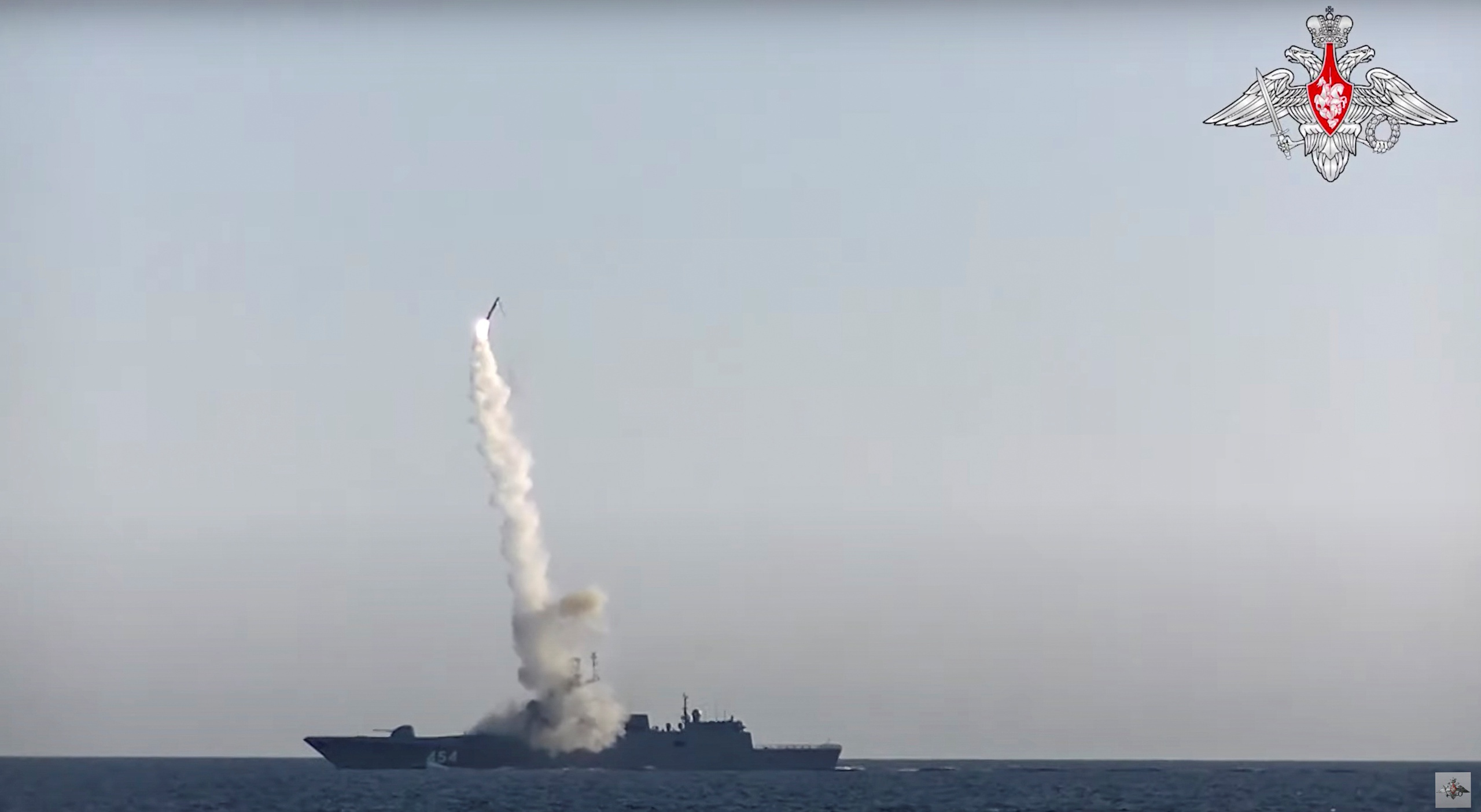 Nga thử nghiệm t&ecirc;n lửa h&agrave;nh tr&igrave;nh si&ecirc;u thanh Tsirkon từ t&agrave;u khu trục (Ảnh: Bộ Quốc ph&ograve;ng Nga)
