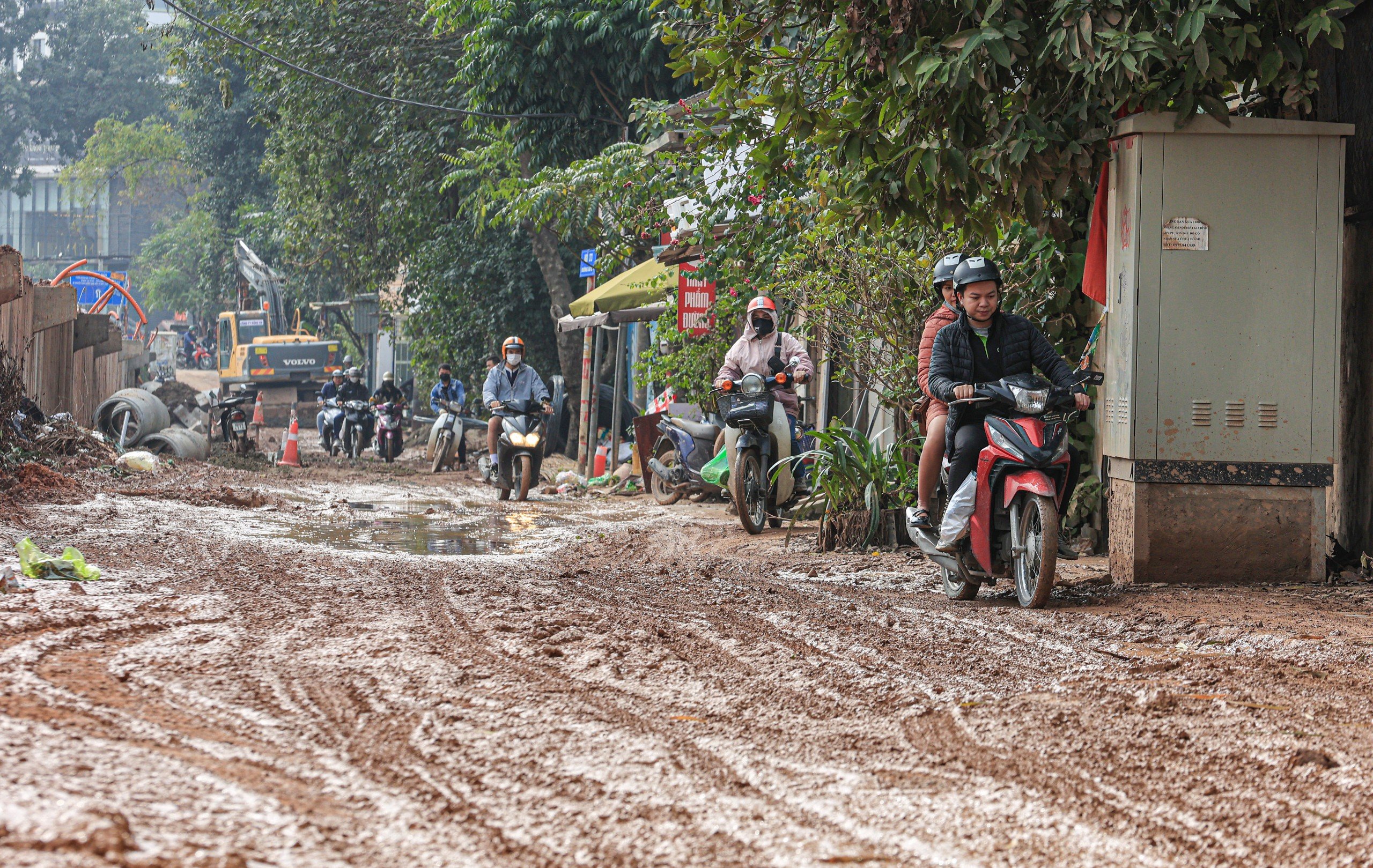 Ngổn ngang b&ugrave;n đất, người d&acirc;n bất an khi đi qua đường &Acirc;u Cơ - Nghi T&agrave;m - Ảnh 3.