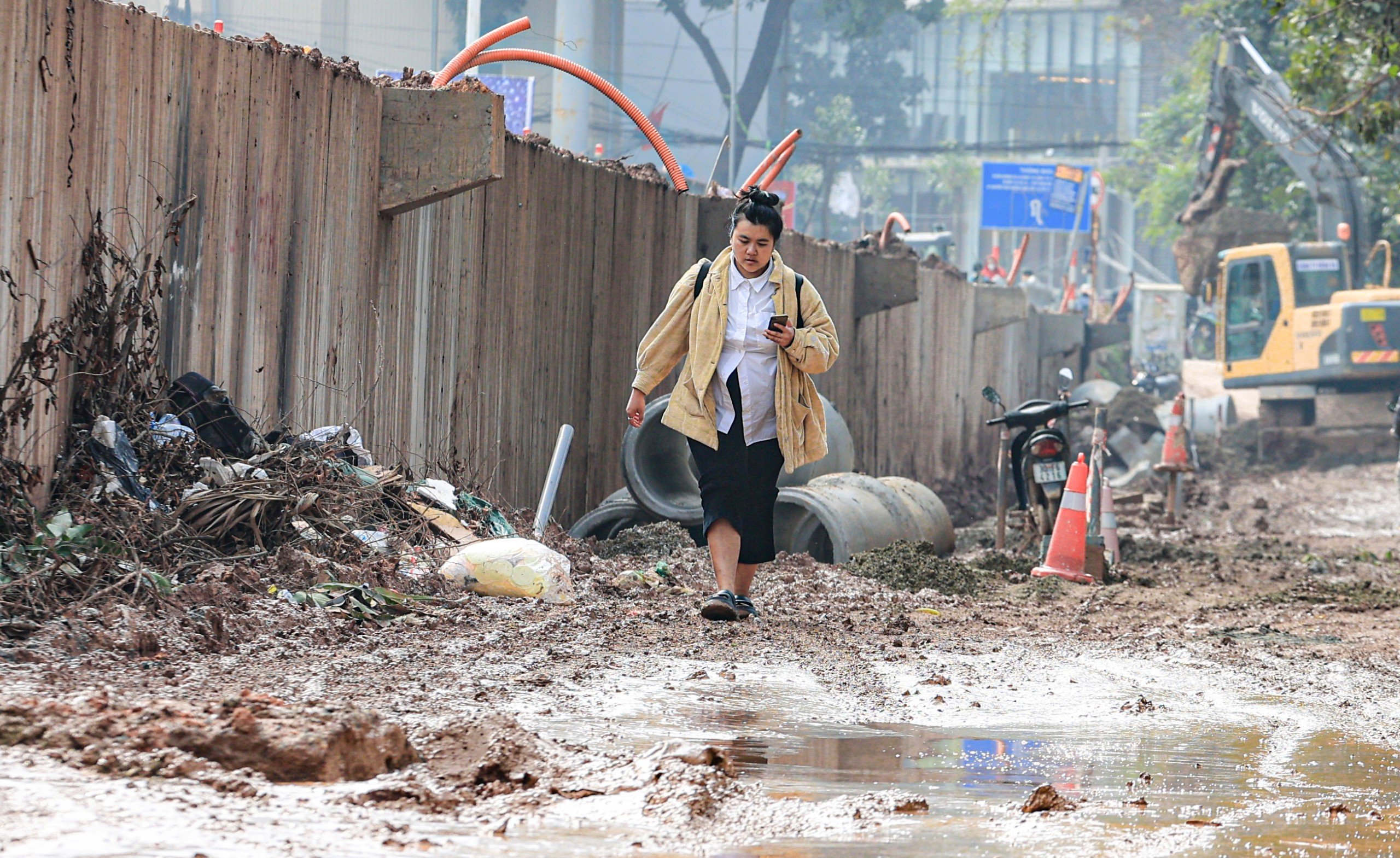 Ngổn ngang b&ugrave;n đất, người d&acirc;n bất an khi đi qua đường &Acirc;u Cơ - Nghi T&agrave;m - Ảnh 5.