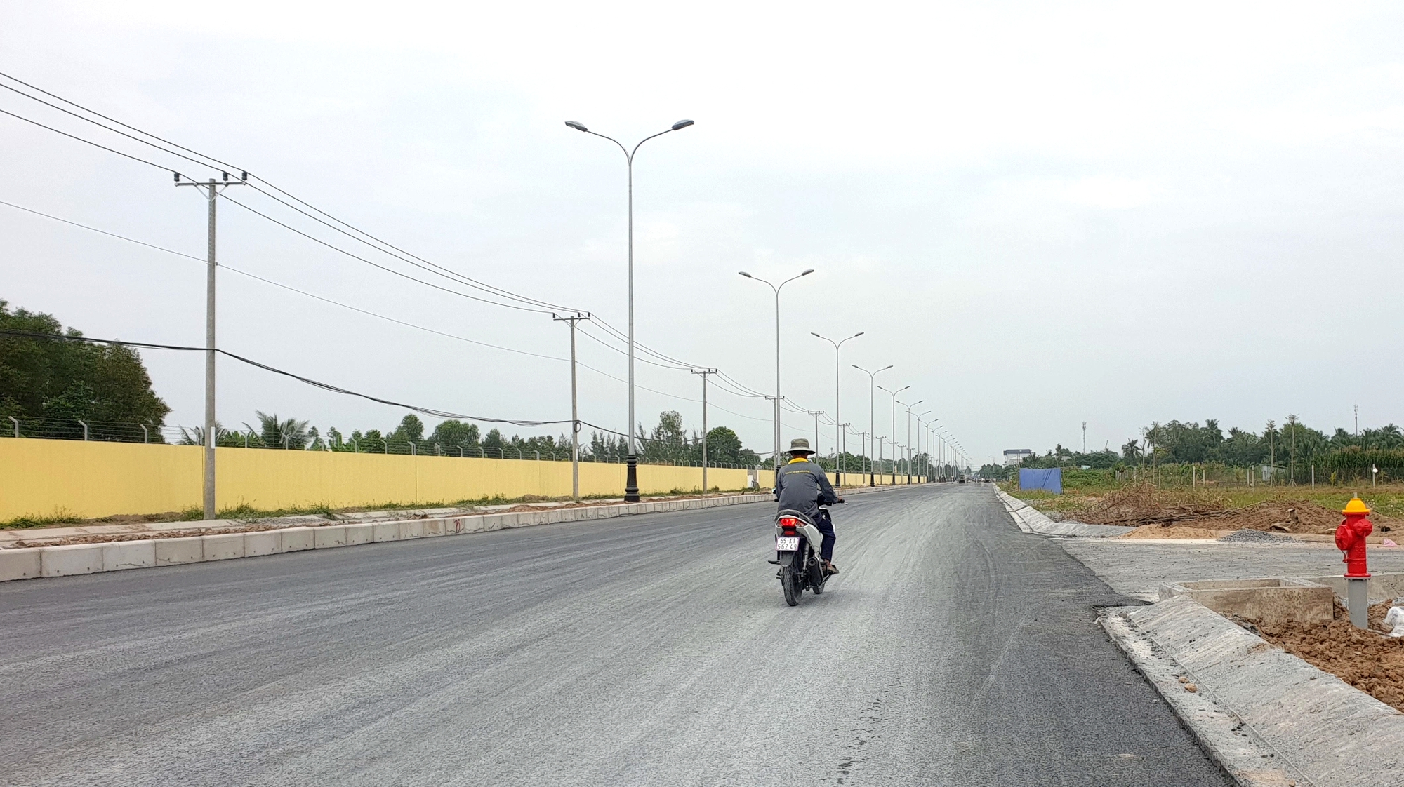 Có mặt bằng, đường Vành đai sân bay Cần Thơ ráo riết thi công, kịp thông xe trước Tết- Ảnh 4. Có mặt bằng, đường Vành đai sân bay Cần Thơ ráo riết thi công, kịp thông xe trước Tết- Ảnh 4.