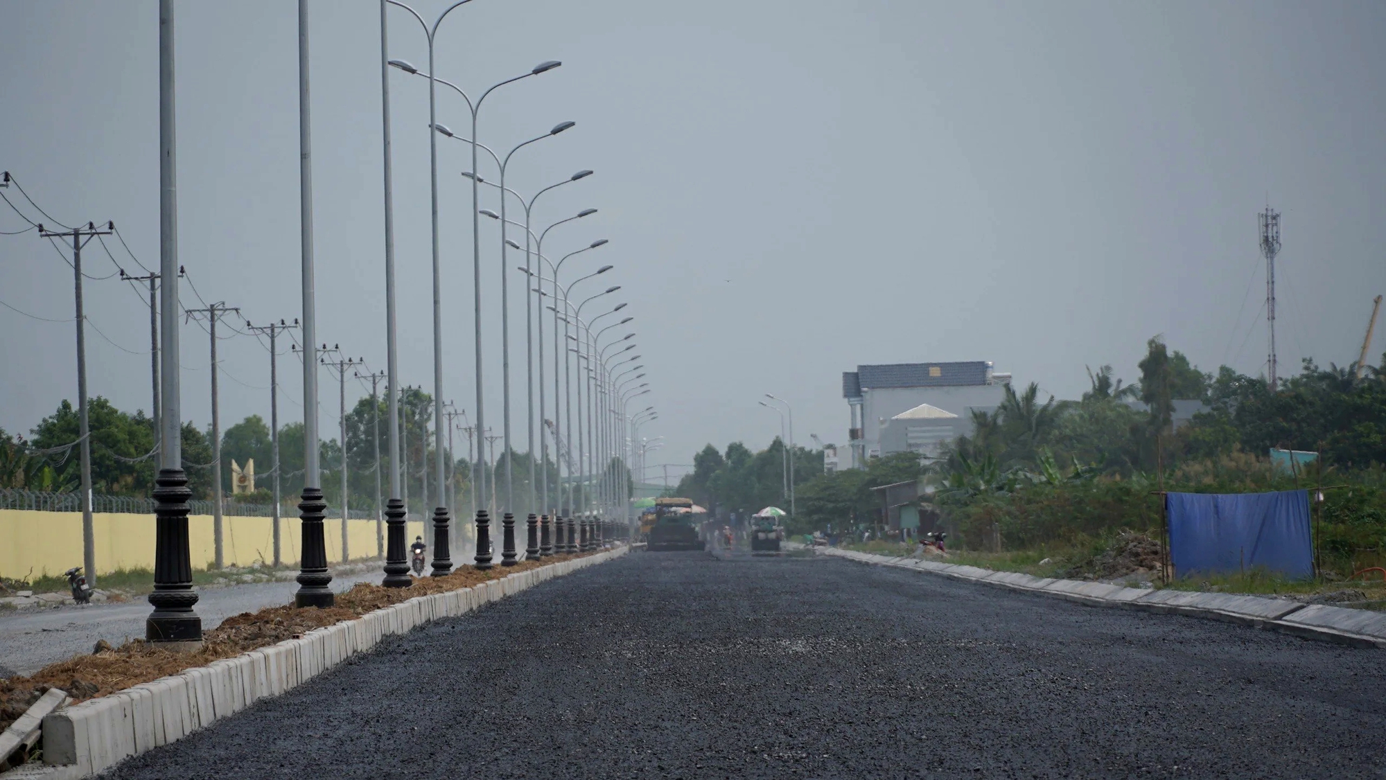 Có mặt bằng, đường Vành đai sân bay Cần Thơ ráo riết thi công, kịp thông xe trước Tết- Ảnh 5. Có mặt bằng, đường Vành đai sân bay Cần Thơ ráo riết thi công, kịp thông xe trước Tết- Ảnh 5.