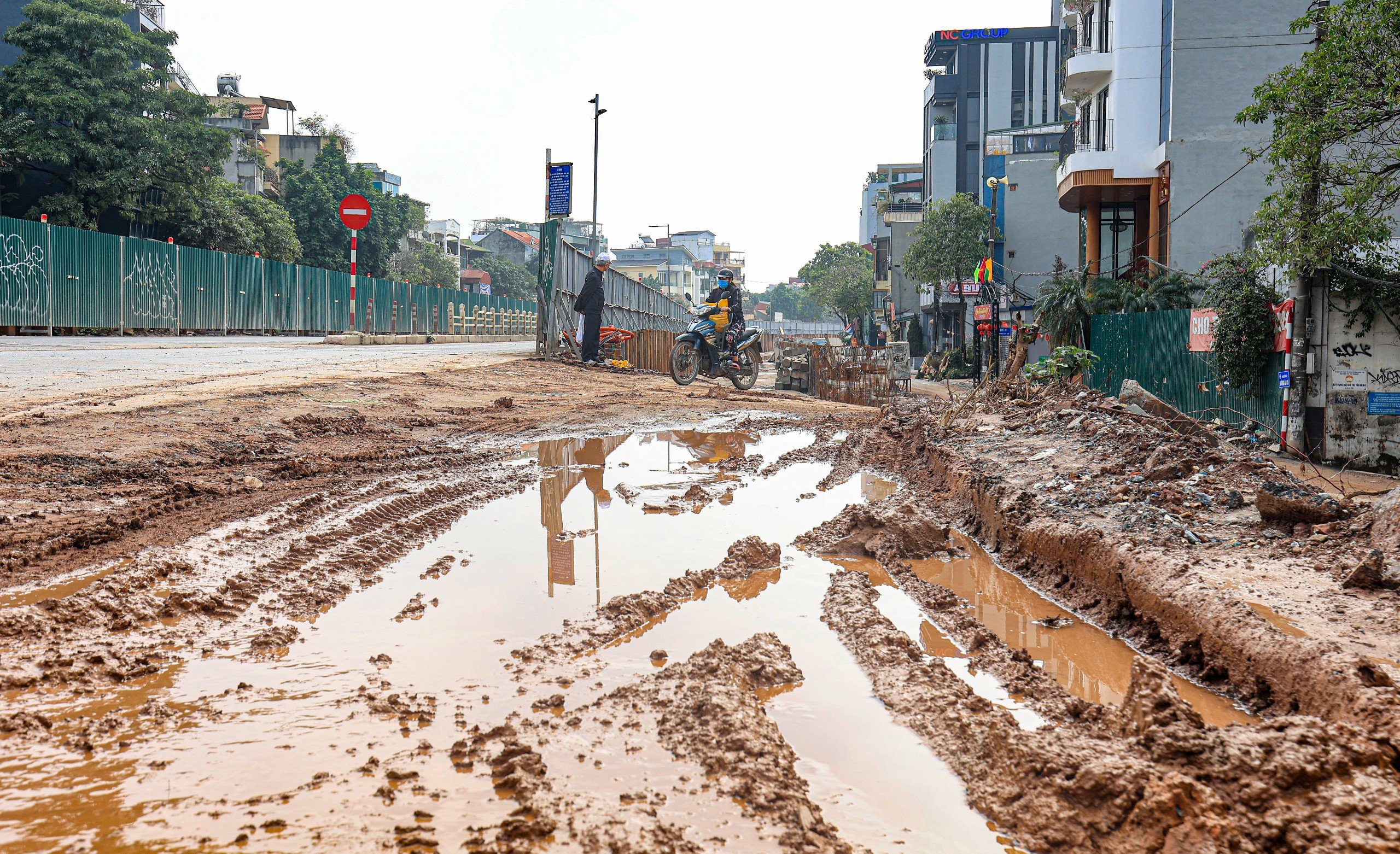 Ngổn ngang b&ugrave;n đất, người d&acirc;n bất an khi đi qua đường &Acirc;u Cơ - Nghi T&agrave;m - Ảnh 2.