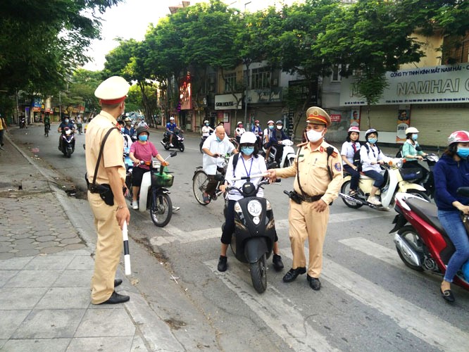 Bộ trưởng Nguyễn Văn Thắng l&agrave;m việc với Hiệp hội c&aacute;c nh&agrave; sản xuất xe m&aacute;y Việt Nam- Ảnh 2.