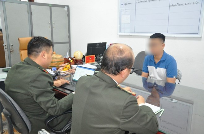 Nam sinh lớp 12 lập nh&oacute;m g&aacute;i gọi, ph&aacute;o hoa tr&ecirc;n mạng x&atilde; hội để lừa đảo 
- Ảnh 1.