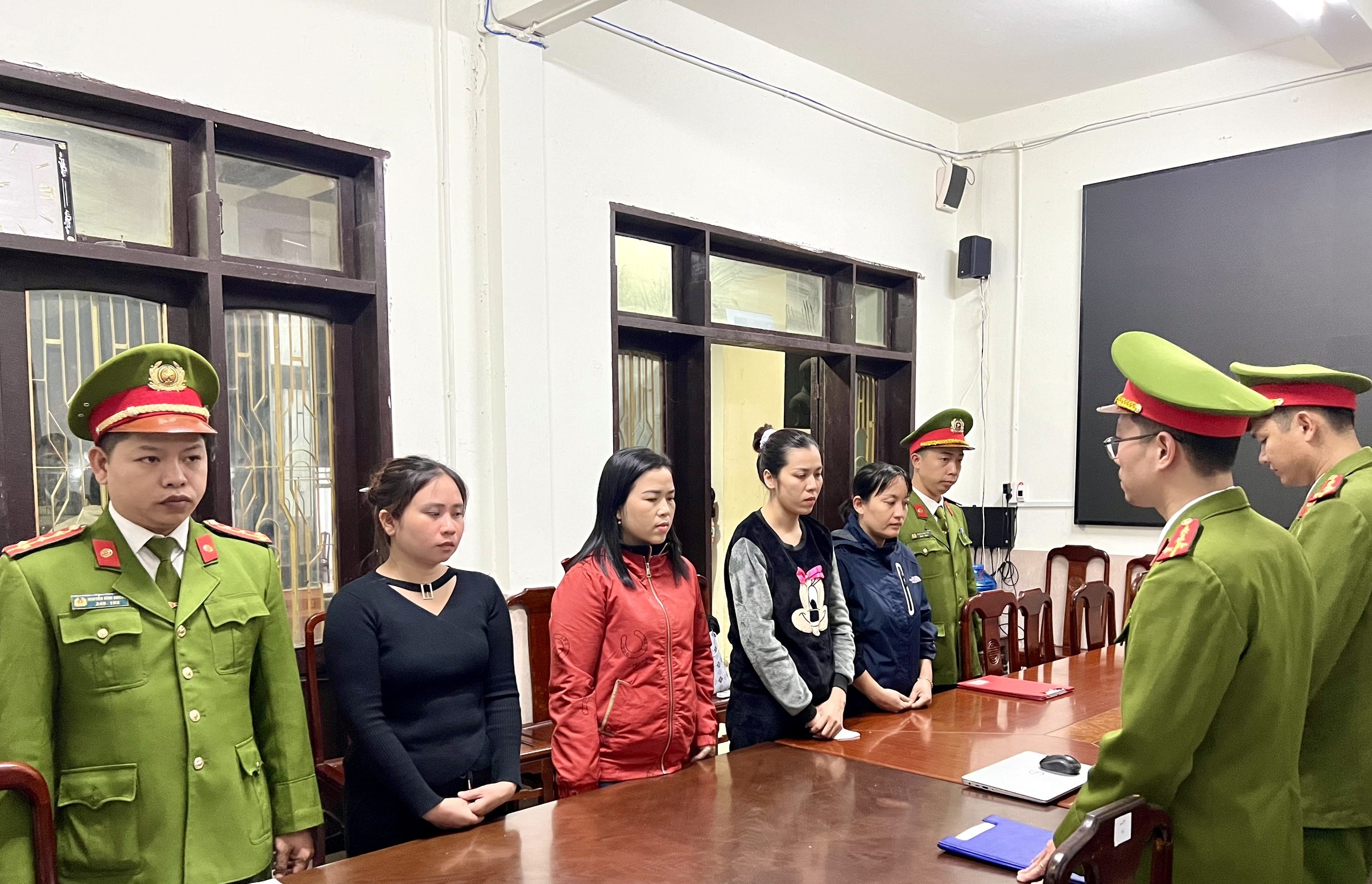 Khởi tố 4 đối tượng lập c&ocirc;ng ty &ldquo;ma&rdquo; để mua b&aacute;n tr&aacute;i ph&eacute;p h&oacute;a đơn- Ảnh 1.