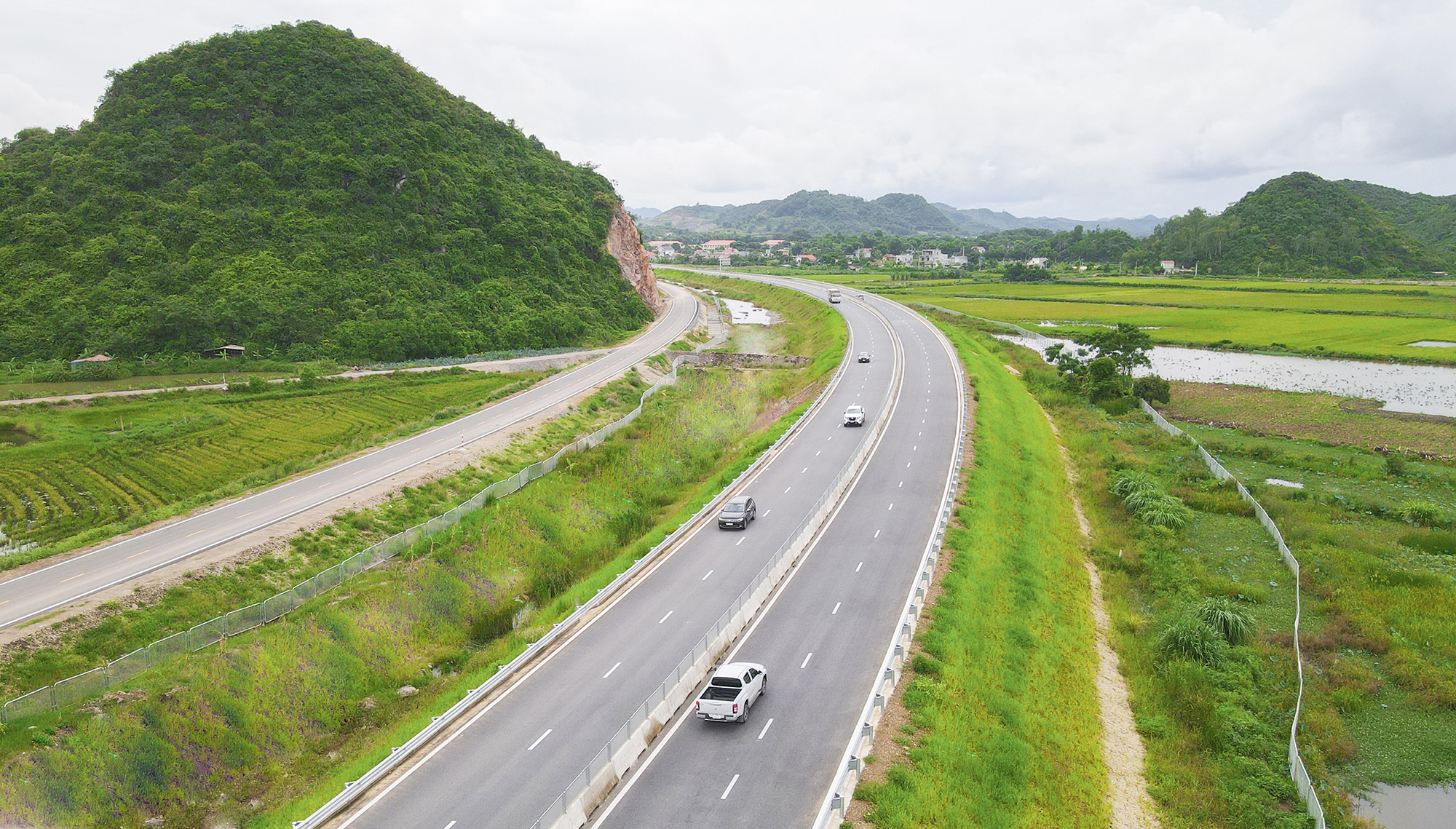 Đề xuất x&acirc;y cao tốc phải tối thiểu 4 l&agrave;n xe- Ảnh 2.