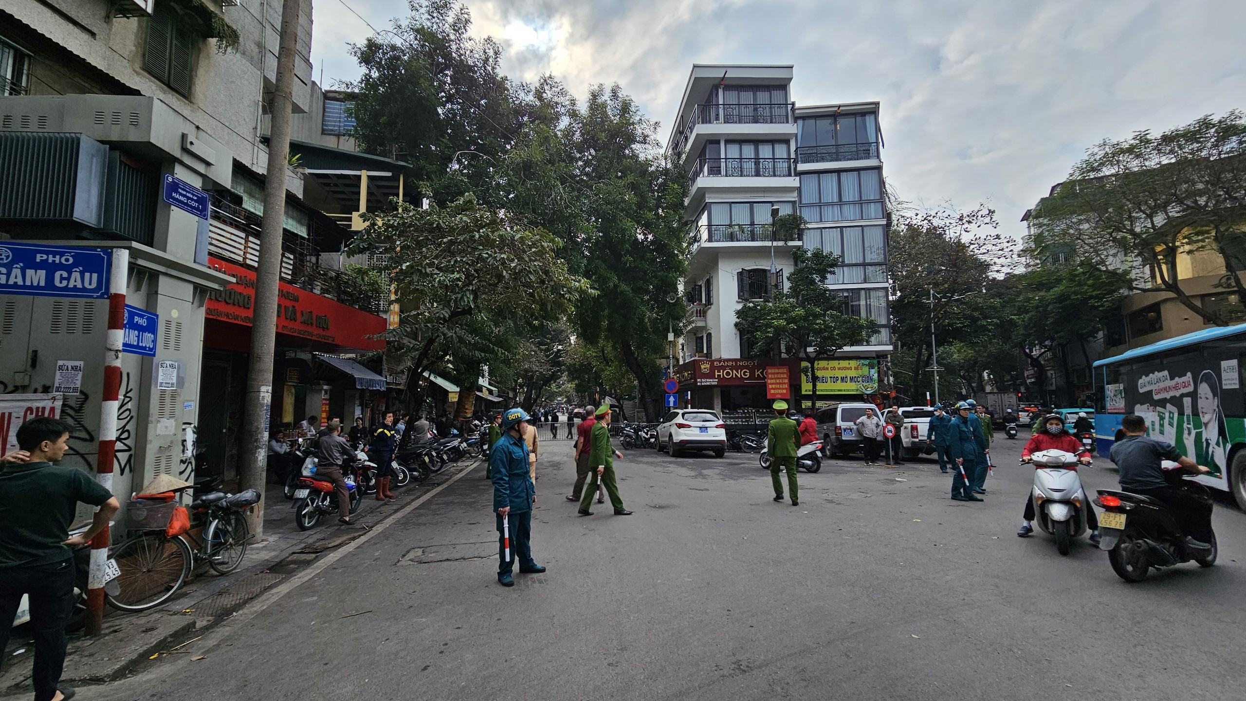 Tan hoang hiện trường vụ ch&aacute;y khiến 4 người tử vong ở H&agrave; Nội- Ảnh 9.