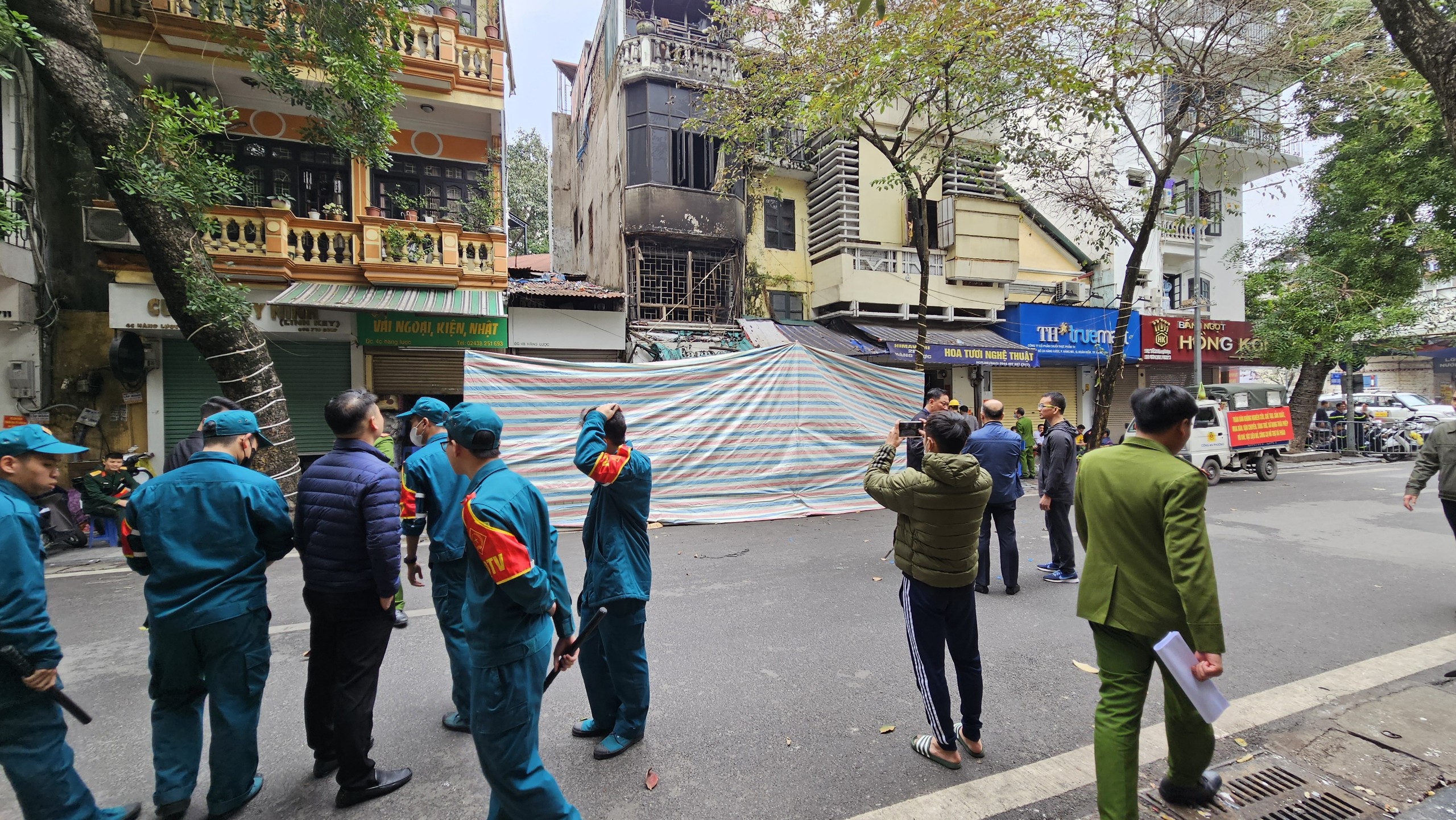 Tan hoang hiện trường vụ ch&aacute;y khiến 4 người tử vong ở H&agrave; Nội- Ảnh 10.