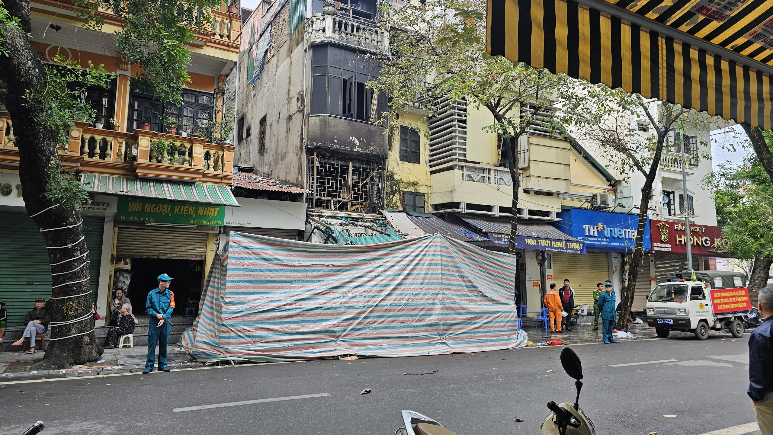Tan hoang hiện trường vụ ch&aacute;y khiến 4 người tử vong ở H&agrave; Nội- Ảnh 1.