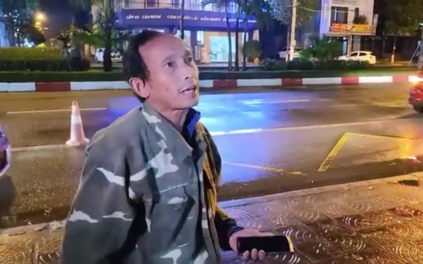 B&aacute;c thợ x&acirc;y đi lạc đường v&igrave; qu&aacute; ch&eacute;n, gi&aacute;m đốc c&ocirc;ng an tỉnh gọi người nh&agrave; đưa về- Ảnh 1.