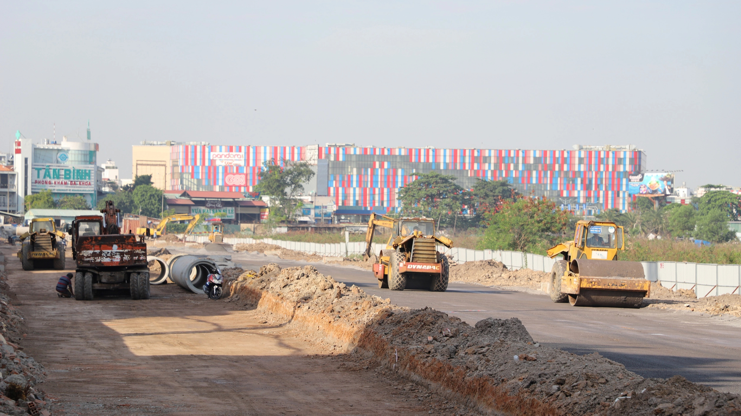 Ph&aacute; dỡ bức tường tồn tại hơn 30 năm, đường xuy&ecirc;n s&acirc;n bay T&acirc;n Sơn Nhất rộng th&ecirc;nh thang- Ảnh 3.